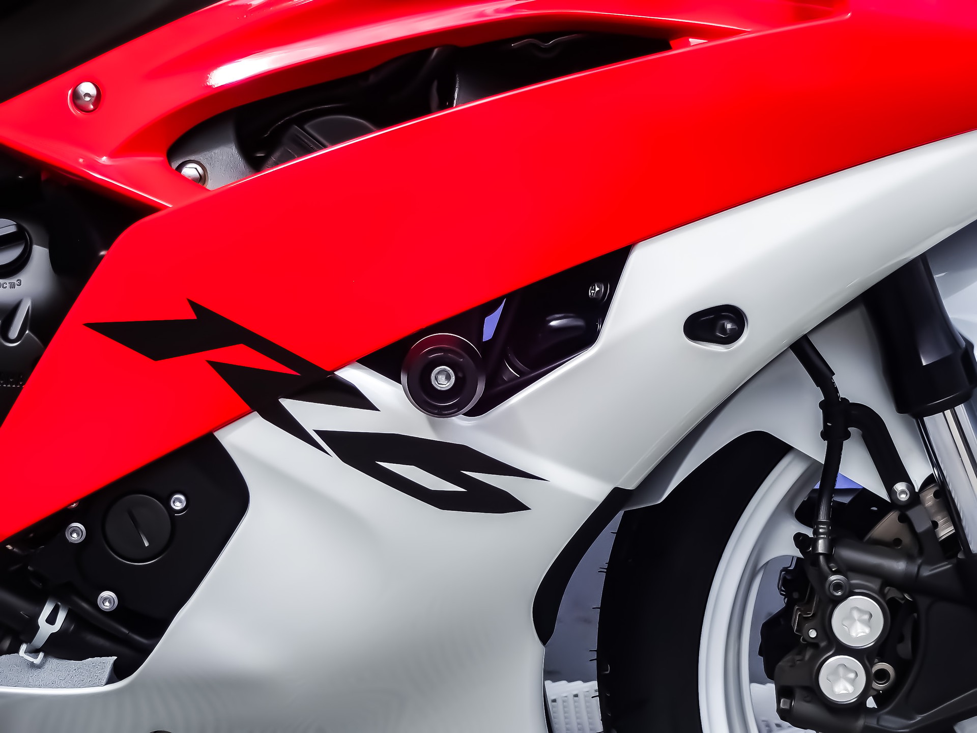YAMAHA YZF-R6-image-4