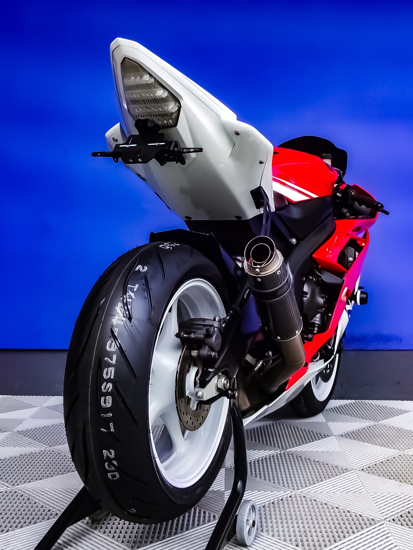 YAMAHA YZF-R6-showroom-element-2
