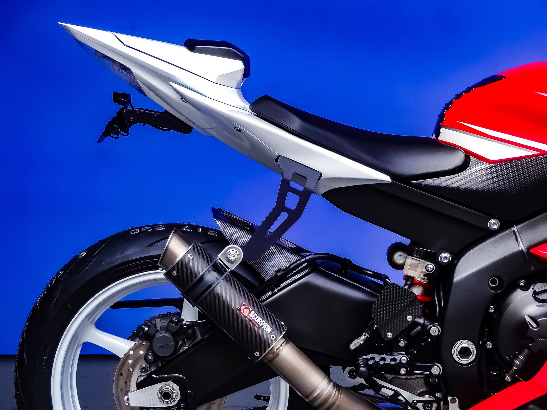 YAMAHA YZF-R6-showroom-element-3