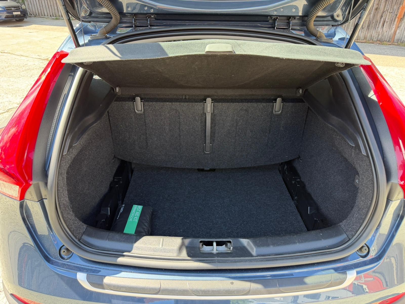 VOLVO V40 Cross Country Pro T4 AWD Geartronic-image-8