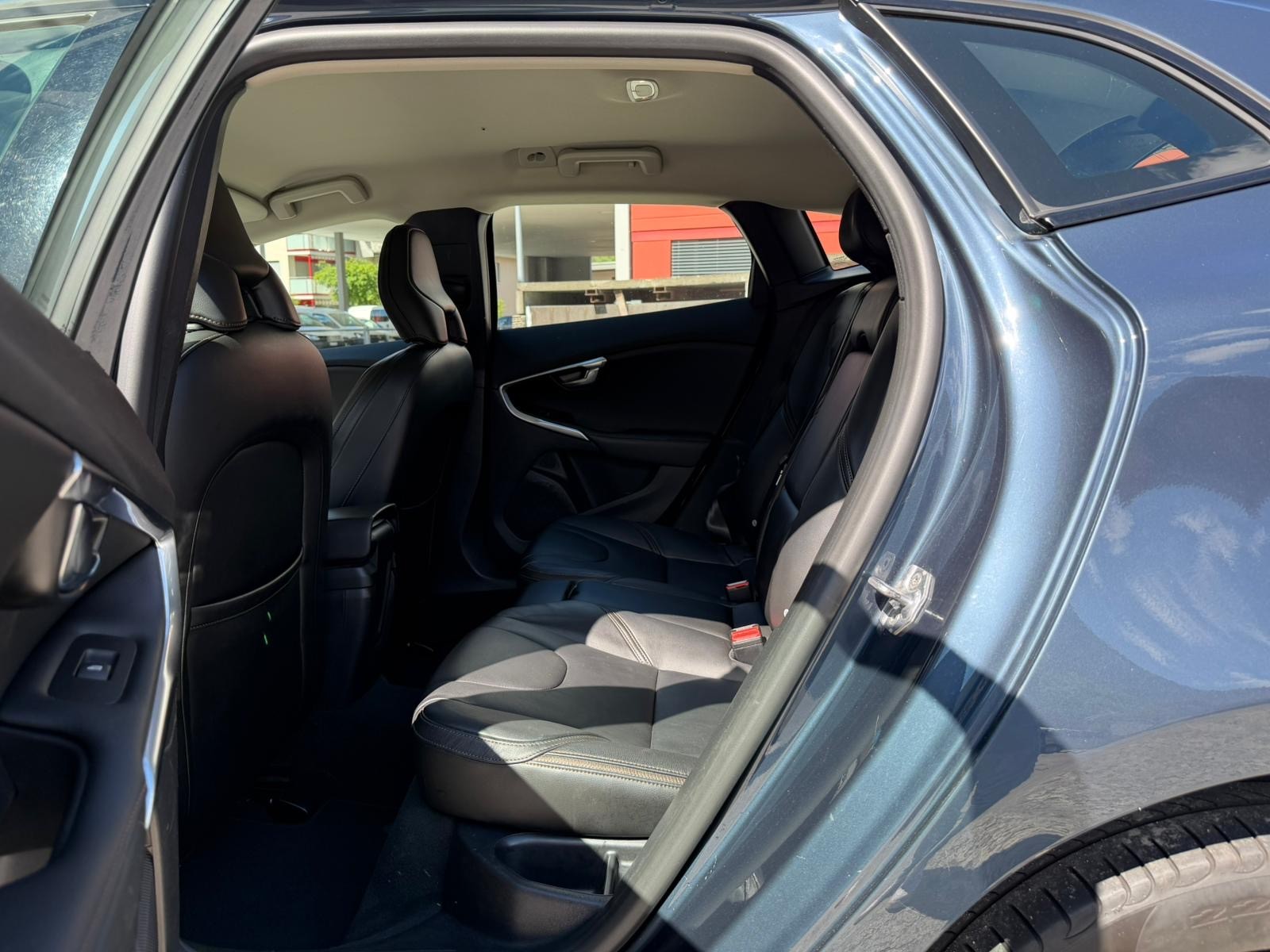 VOLVO V40 Cross Country Pro T4 AWD Geartronic-image-5