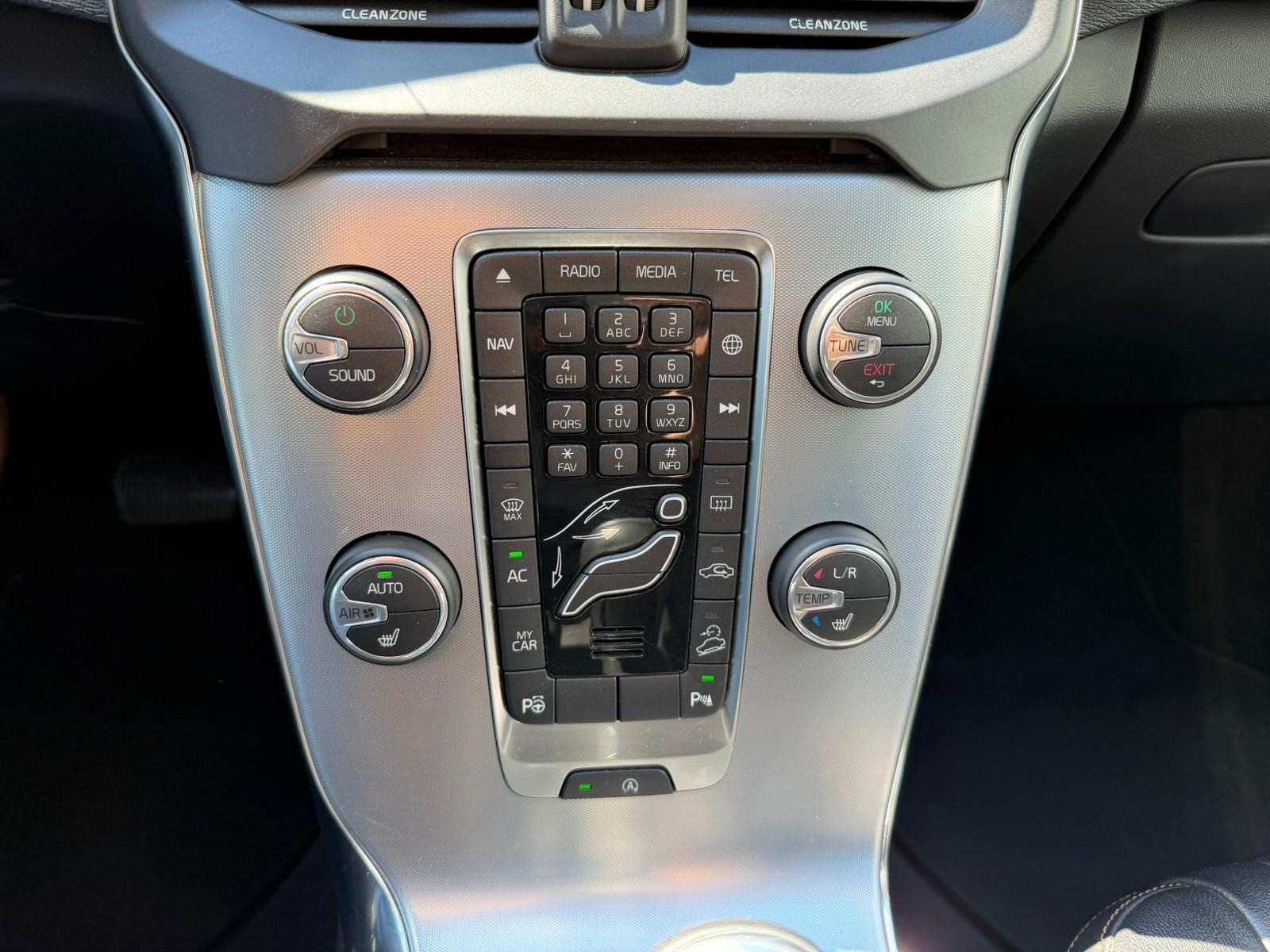 VOLVO V40 Cross Country Pro T4 AWD Geartronic-image-10