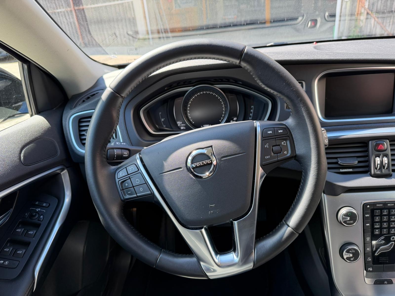 VOLVO V40 Cross Country Pro T4 AWD Geartronic-image-12