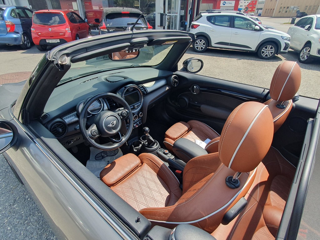 MINI Cooper Cabriolet-image-11