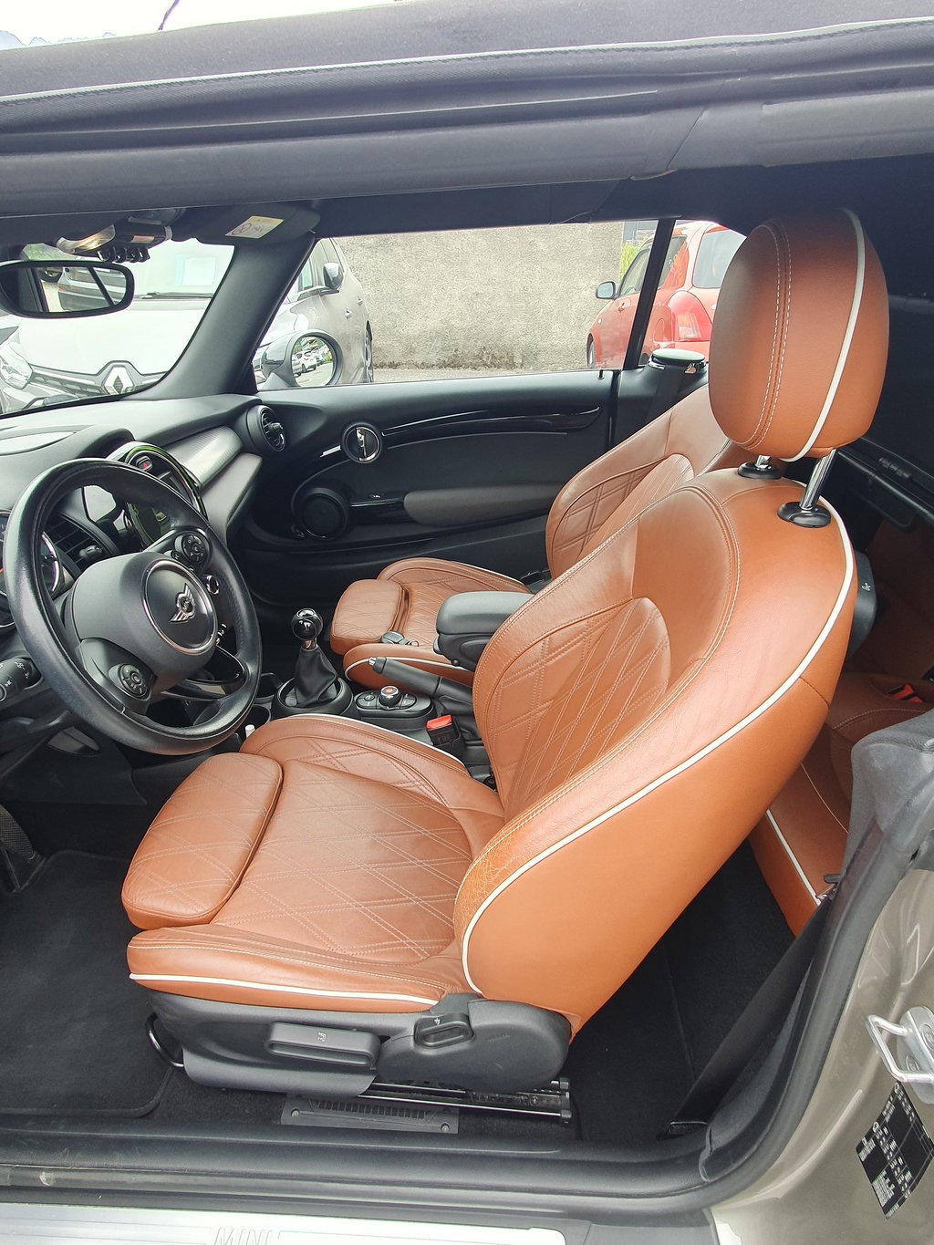 MINI Cooper Cabriolet-image-9