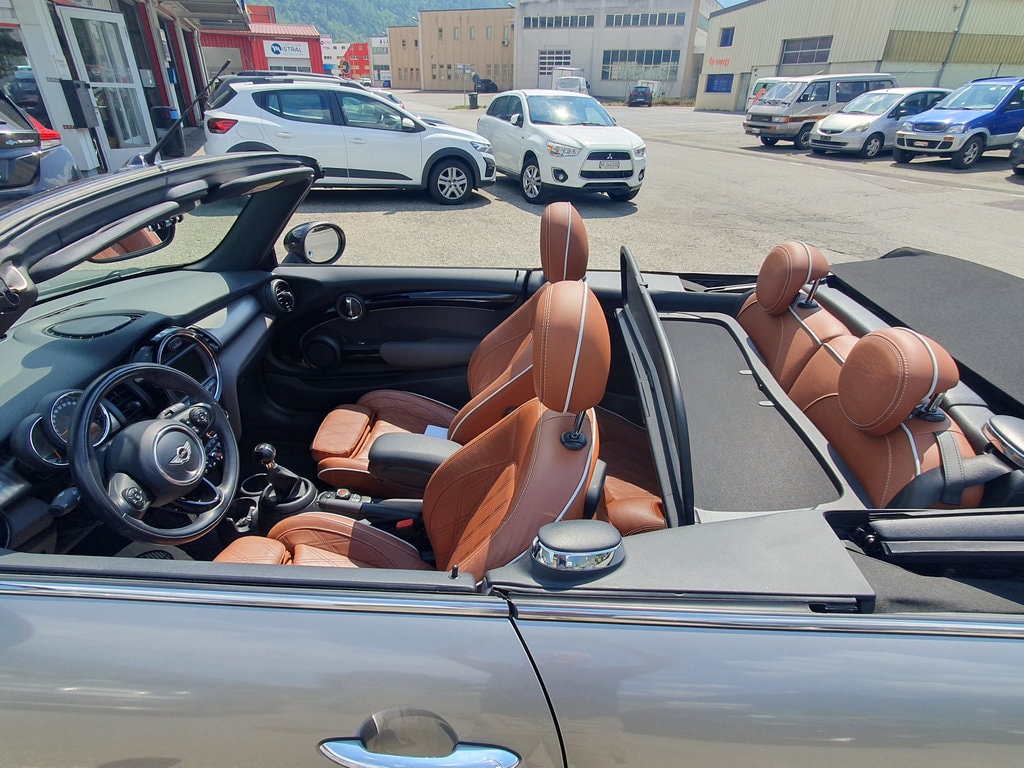 MINI Cooper Cabriolet-image-12
