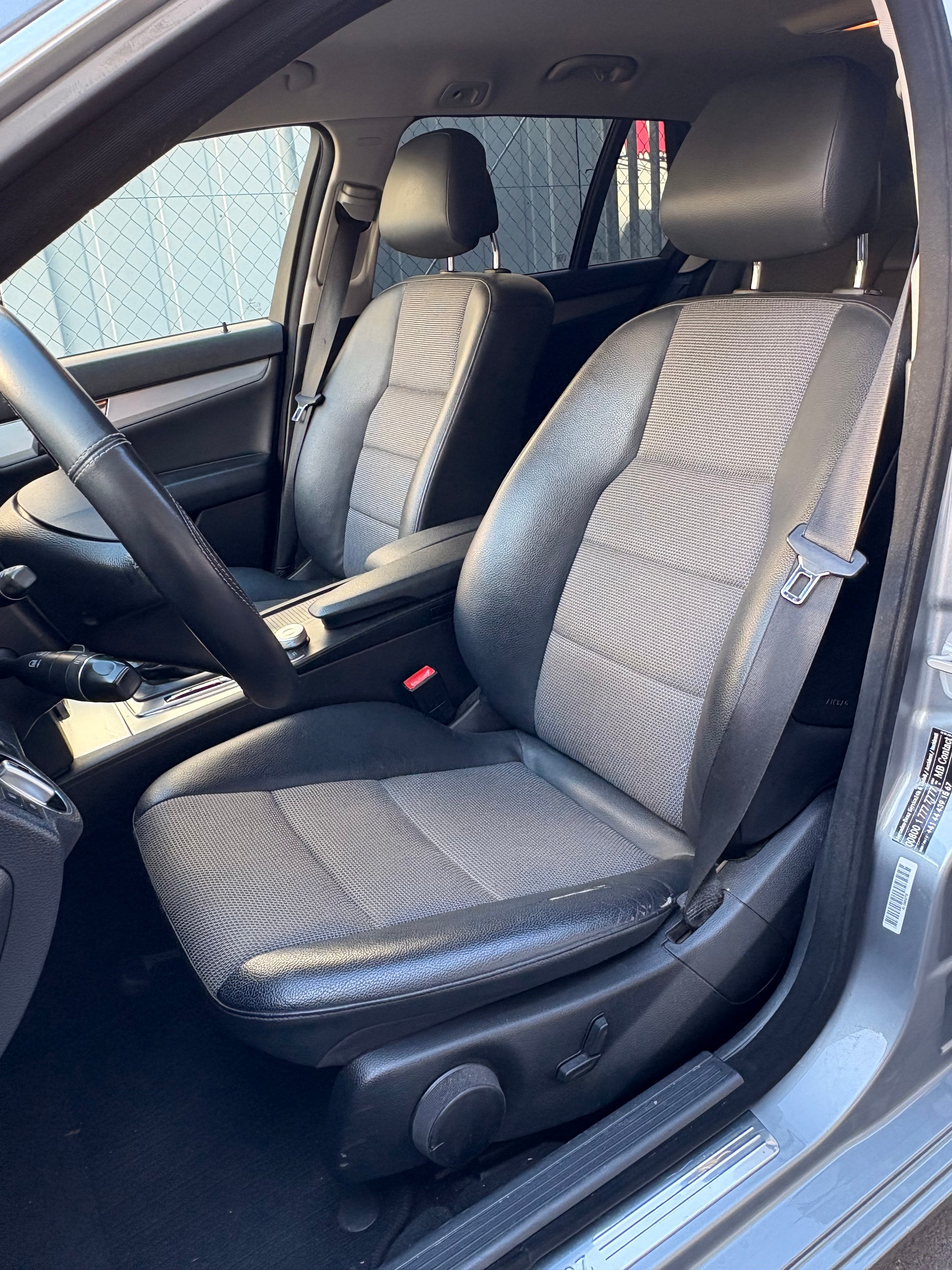 MERCEDES-BENZ C 220 CDI BlueEfficiency Automatic-image-9