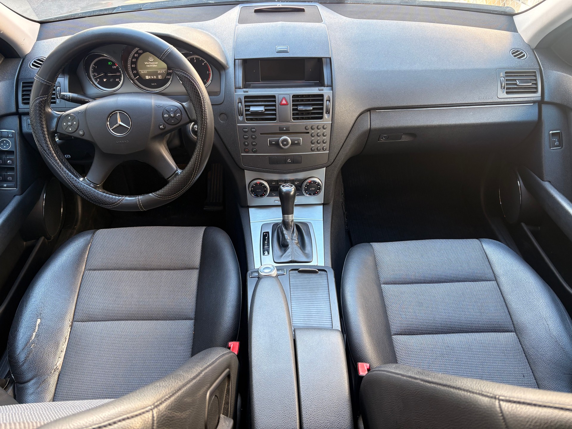 MERCEDES-BENZ C 220 CDI BlueEfficiency Automatic-image-10
