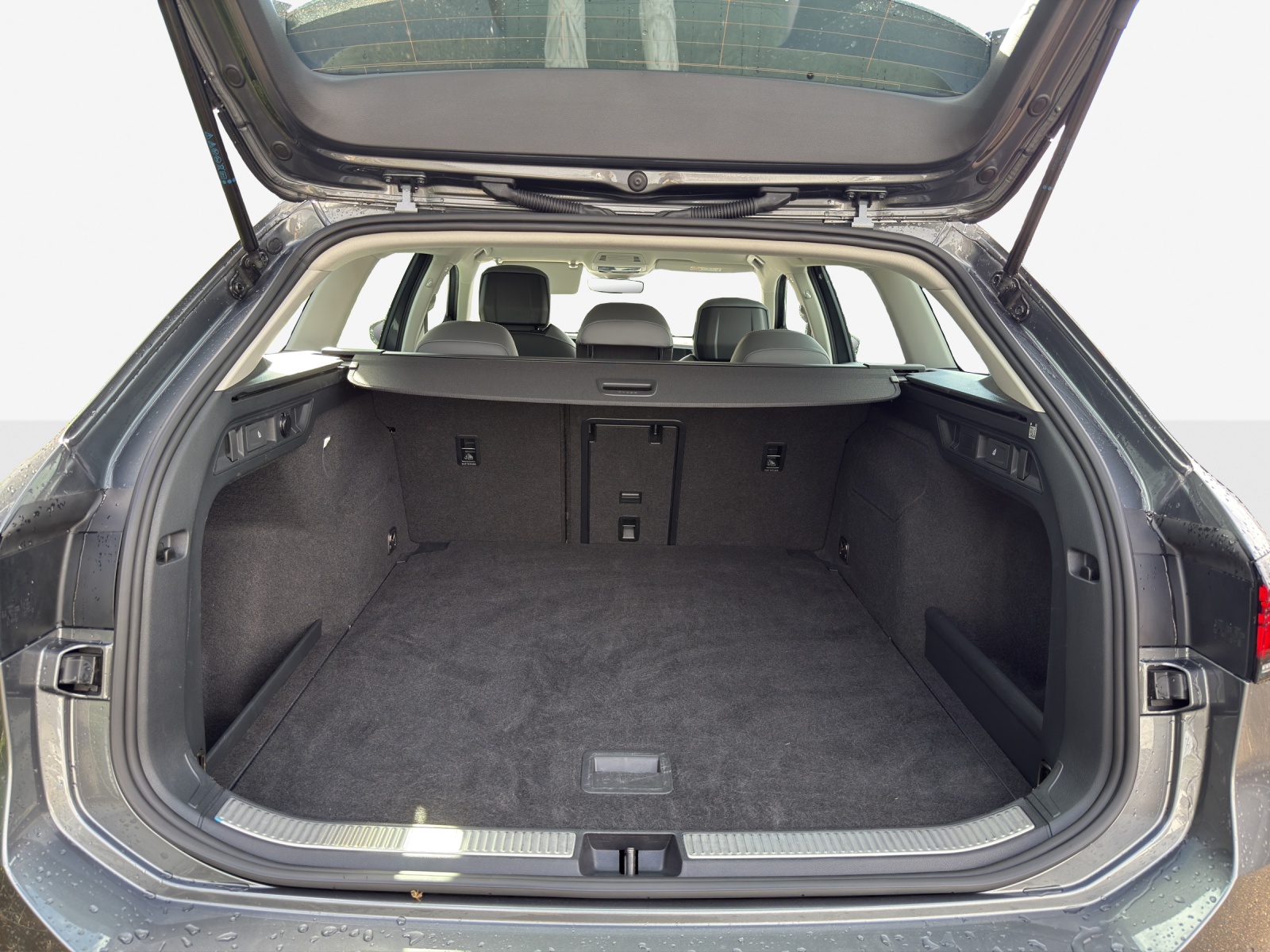 VW Passat Variant 2.0 TDI evo Elegance DSG-image-12