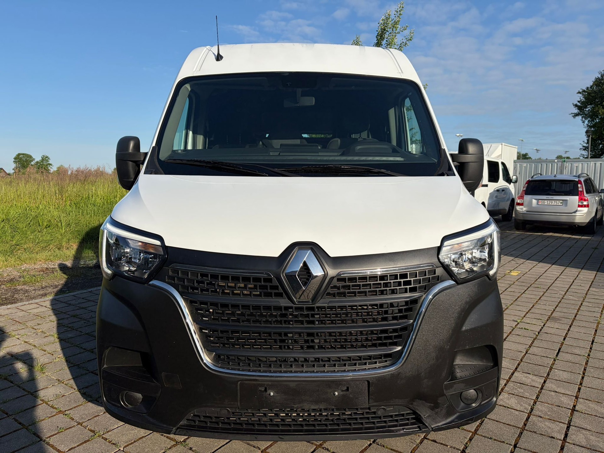 RENAULT Master T35 2.3dCi 135 L2H2-image-1