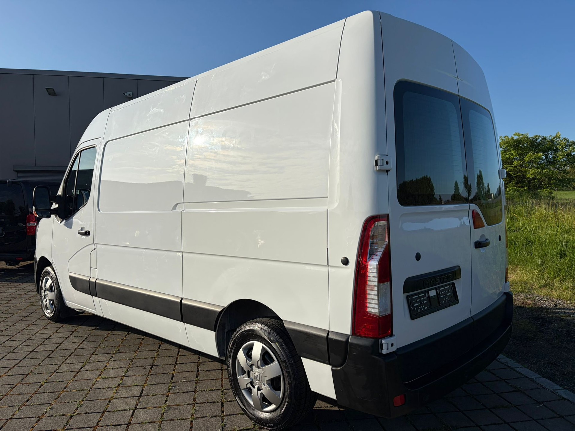 RENAULT Master T35 2.3dCi 135 L2H2-image-4