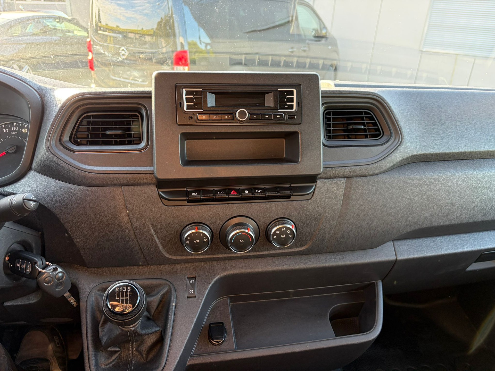 RENAULT Master T35 2.3dCi 135 L2H2-image-13