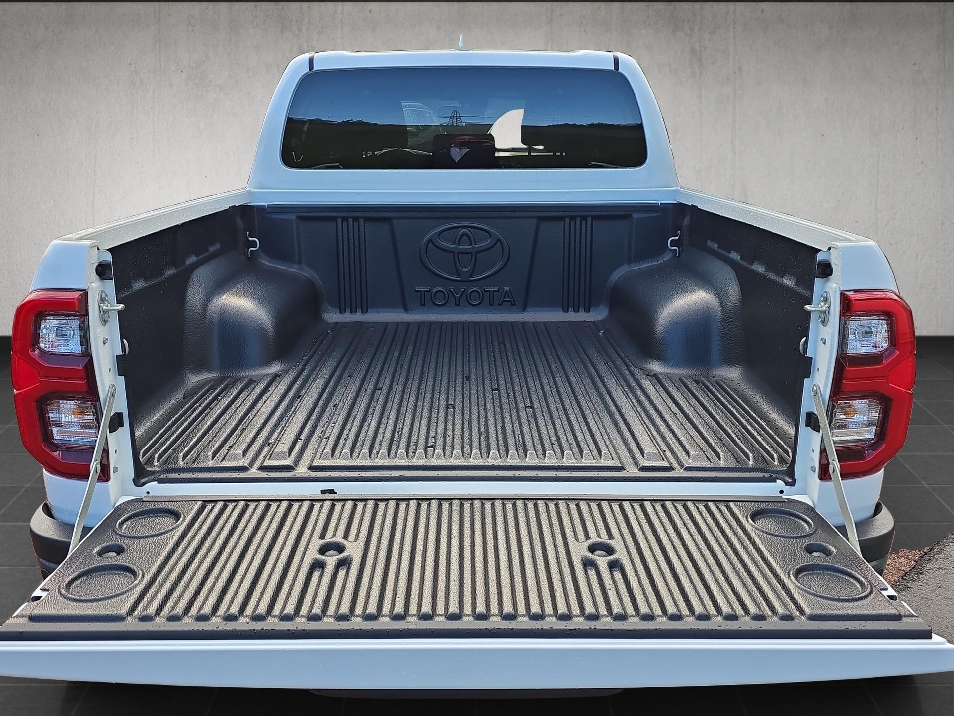 TOYOTA Hilux Double Cab.-Pick-up 2.8 D-4D MHEV 204 Invincible-image-12
