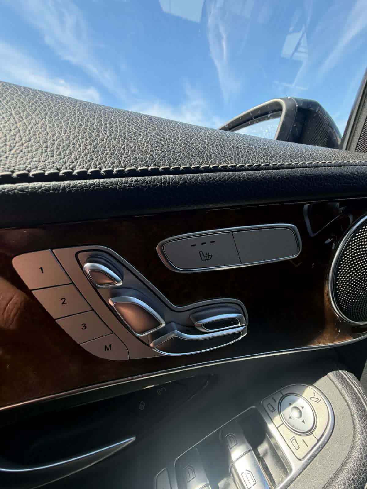 MERCEDES-BENZ GLC 250 AMG Line 4Matic 9G-Tronic-image-11