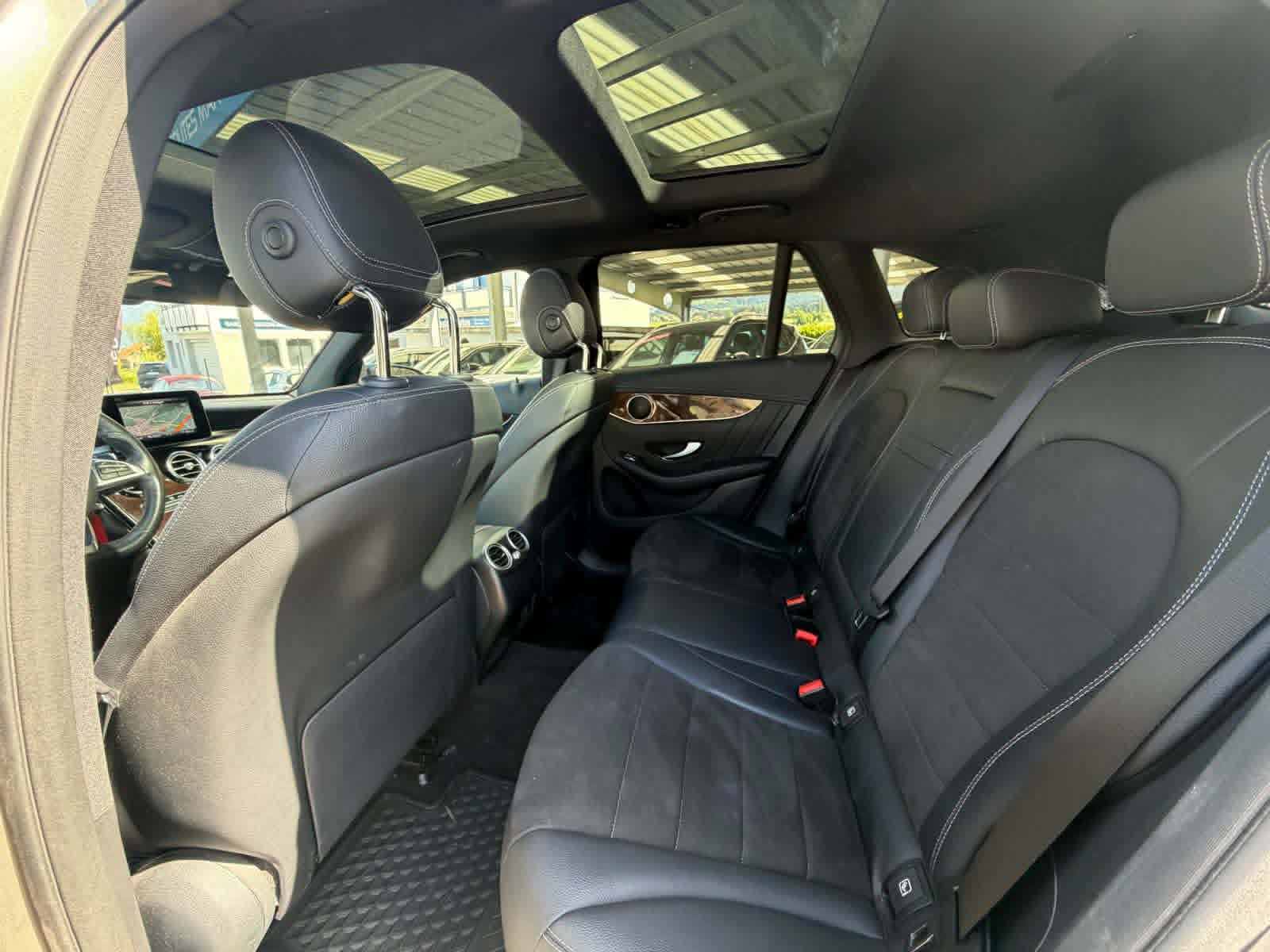 MERCEDES-BENZ GLC 250 AMG Line 4Matic 9G-Tronic-image-12
