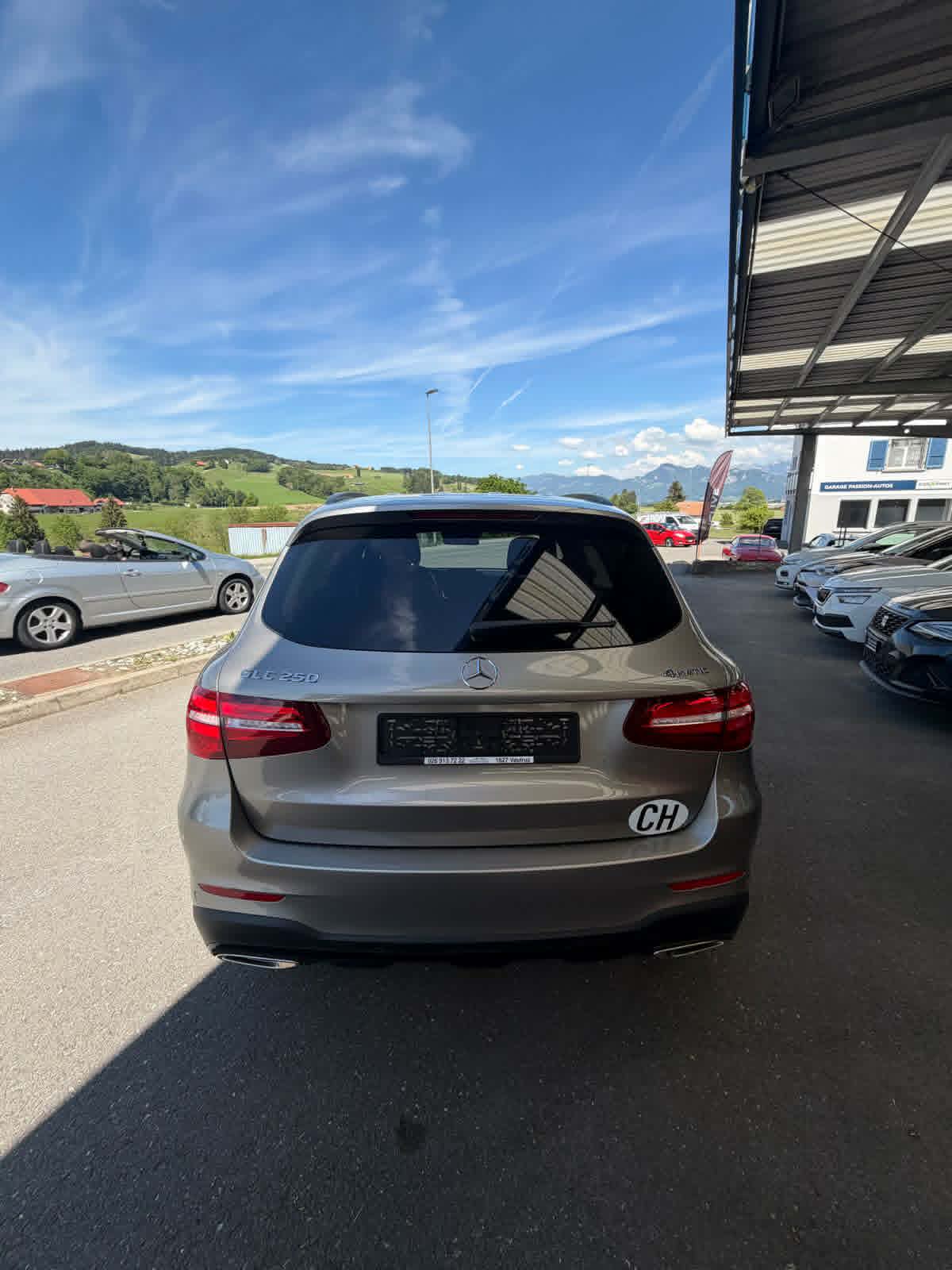 MERCEDES-BENZ GLC 250 AMG Line 4Matic 9G-Tronic-image-7