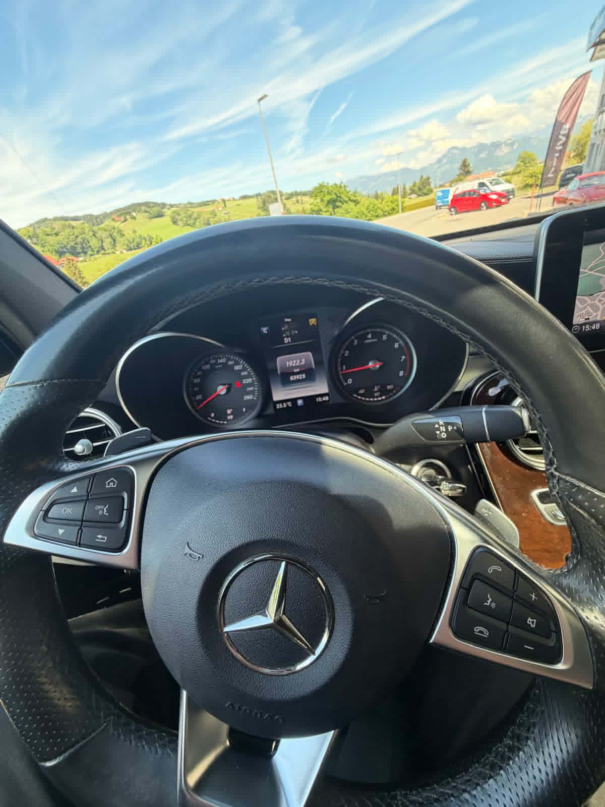 MERCEDES-BENZ GLC 250 AMG Line 4Matic 9G-Tronic-image-10