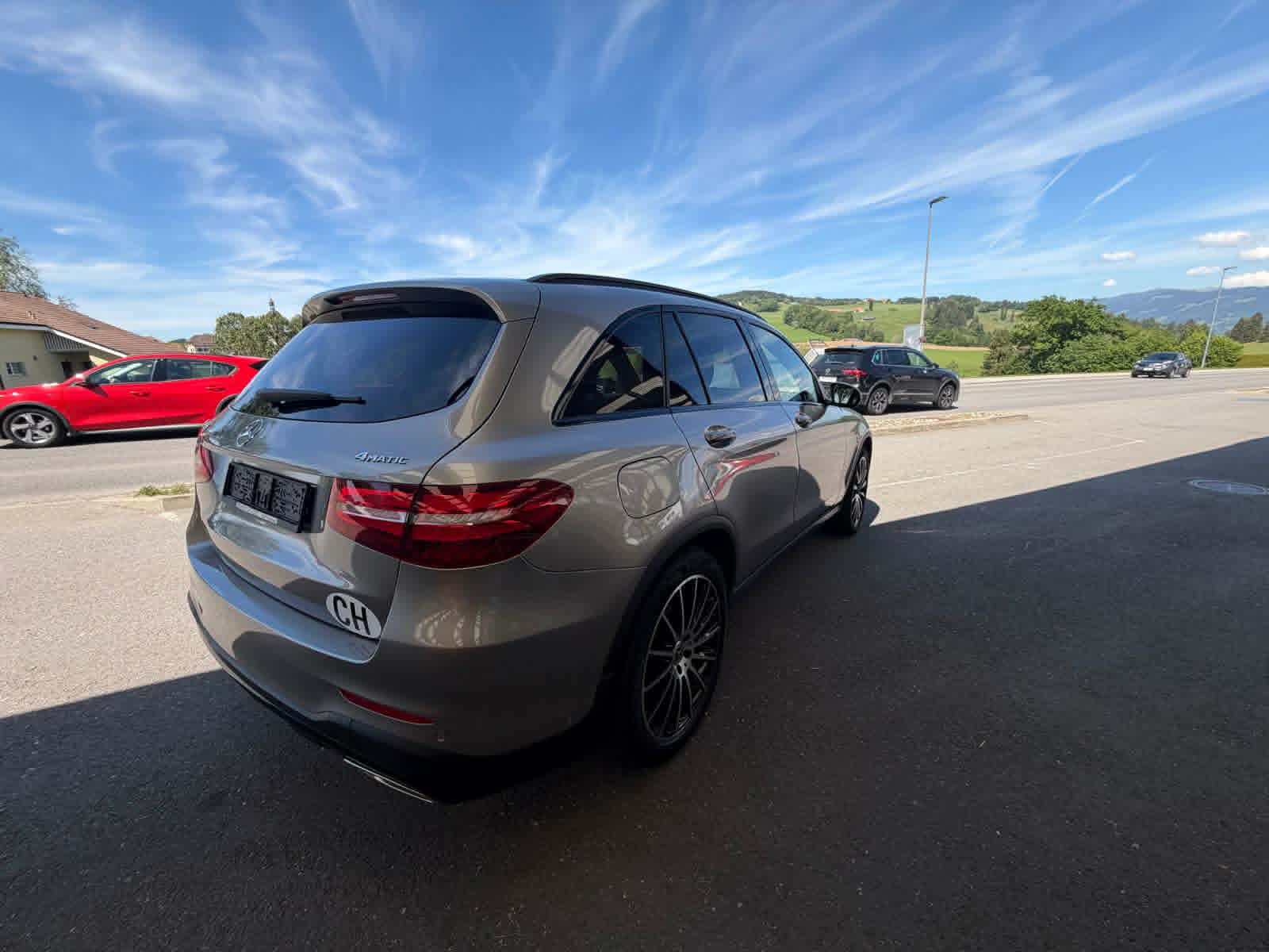 MERCEDES-BENZ GLC 250 AMG Line 4Matic 9G-Tronic-image-6