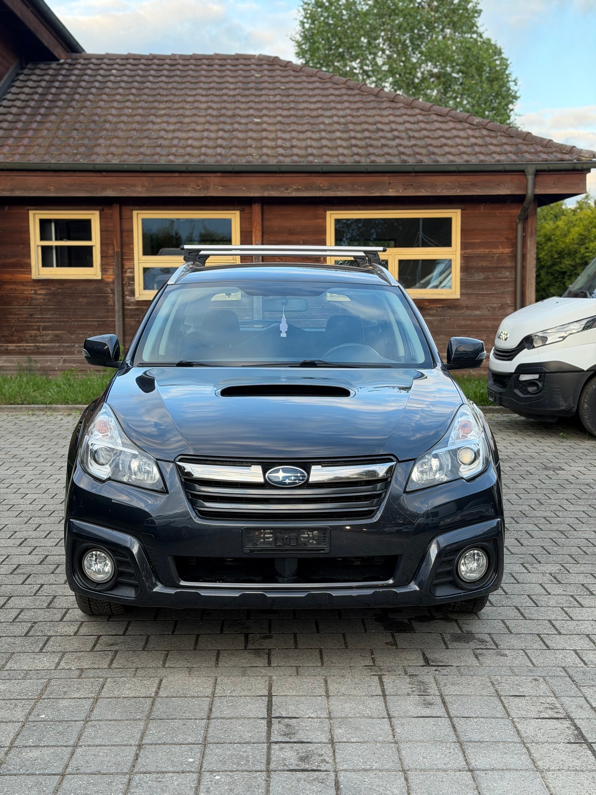 SUBARU Outback 2.0D Swiss Classic AWD Lineartronic-showroom-element-1