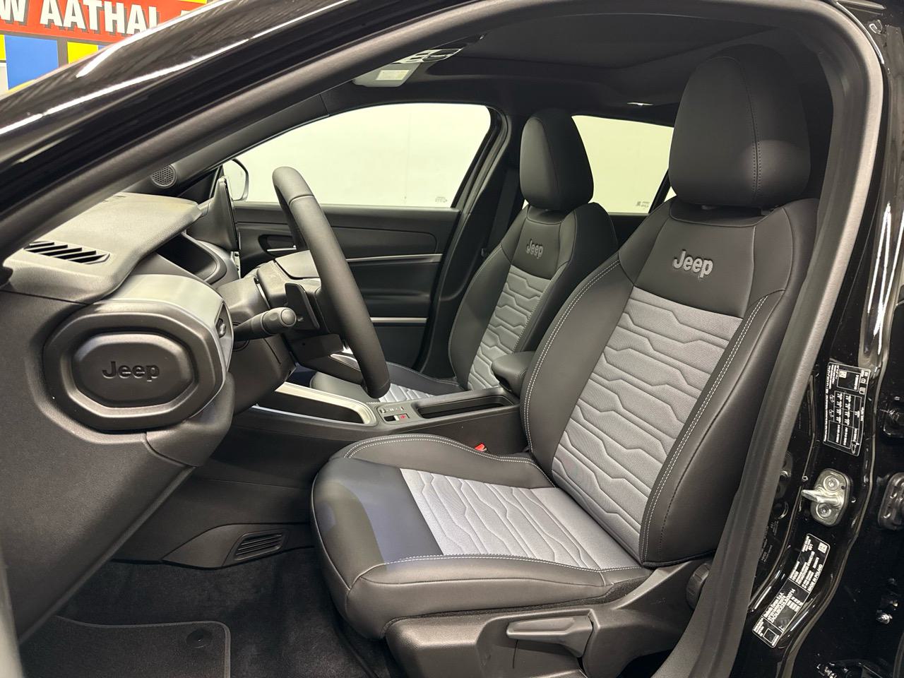 JEEP Avenger 1.2 Turbo MHEV Overland Sky 4xe-showroom-element-2