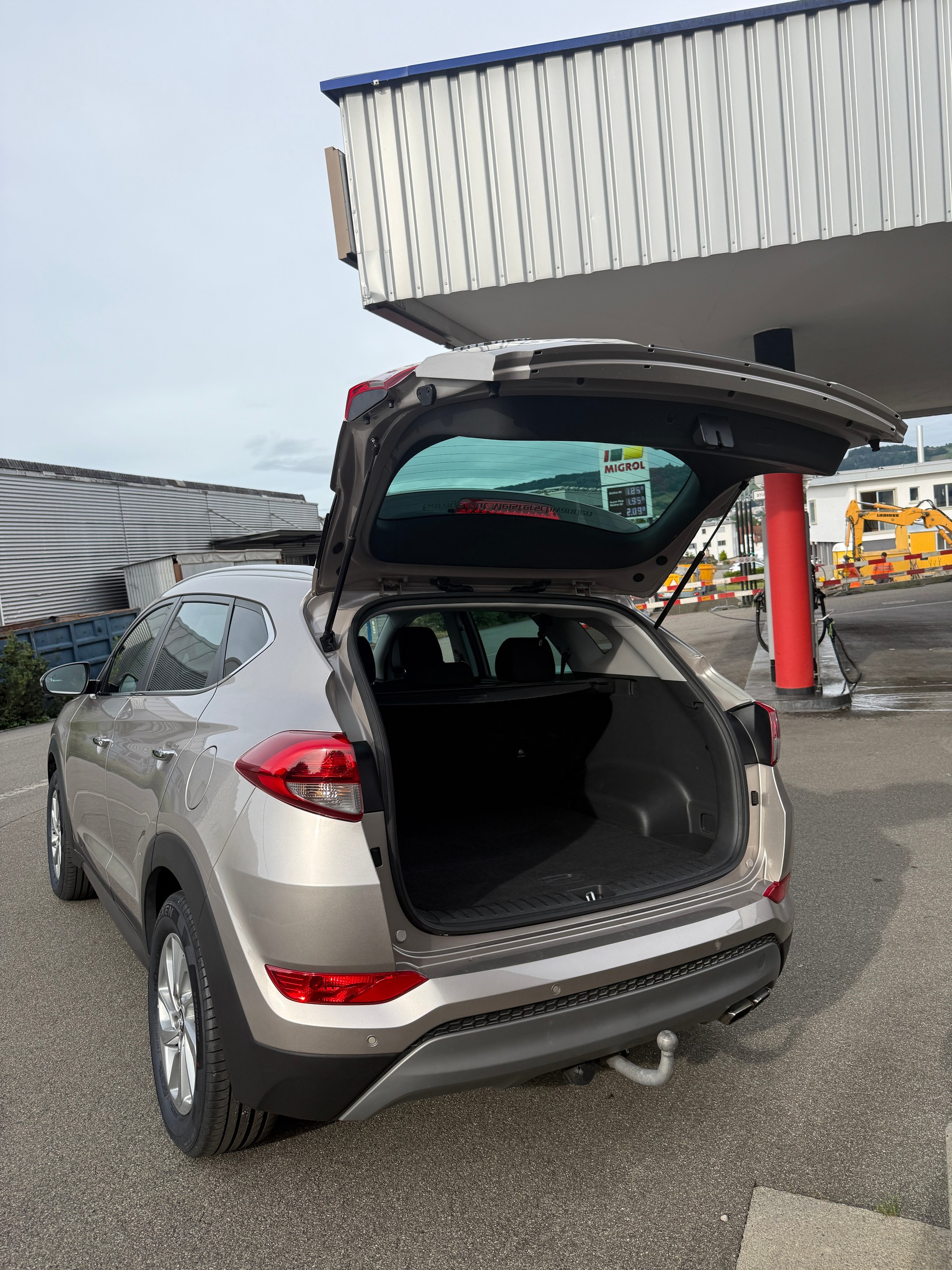 HYUNDAI Tucson 2.0 CRDI Plena 4WD Automatic-image-3