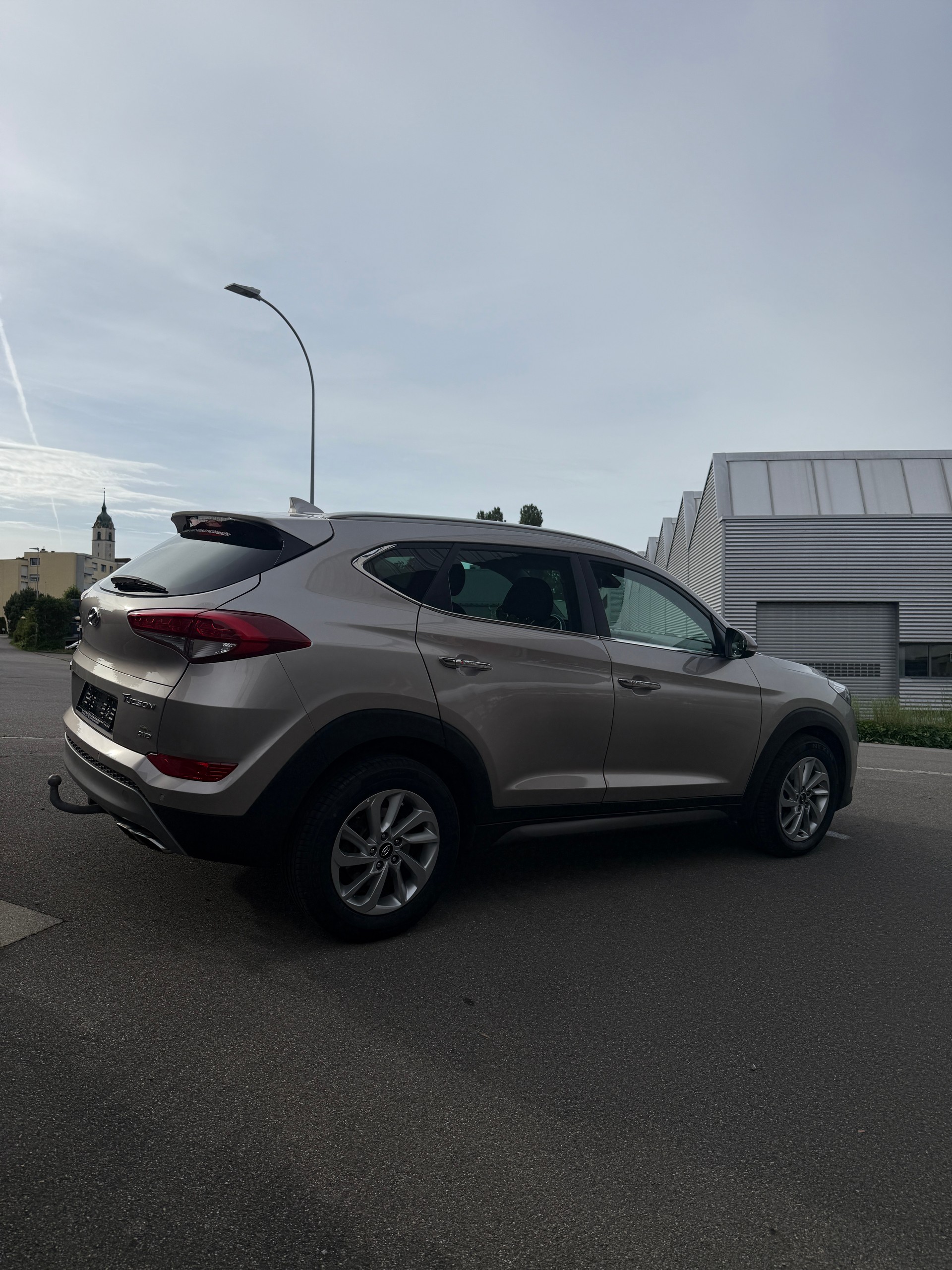 HYUNDAI Tucson 2.0 CRDI Plena 4WD Automatic-image-4