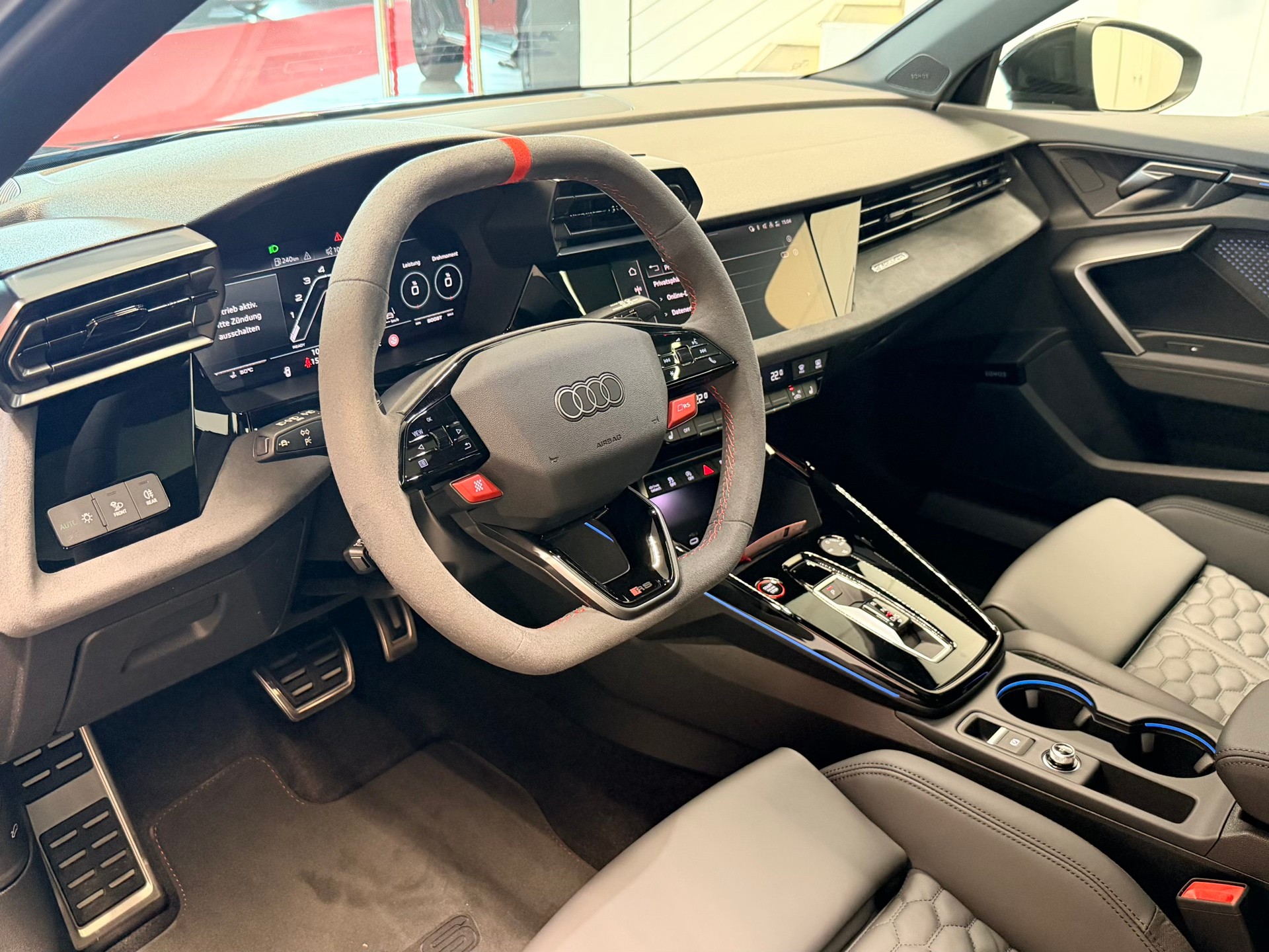 AUDI RS3 Sportback 2.5 TSI quattro S-tronic-image-11