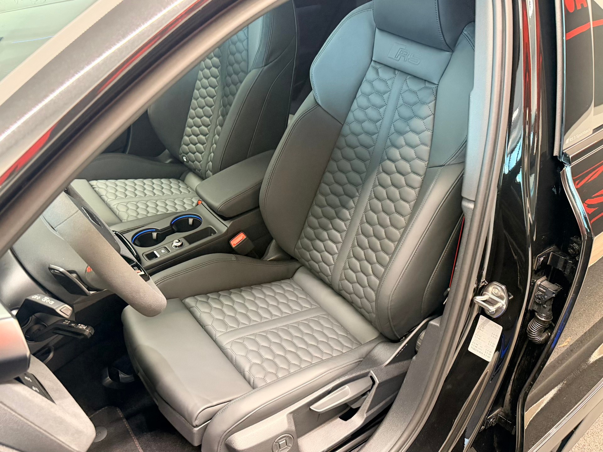 AUDI RS3 Sportback 2.5 TSI quattro S-tronic-image-13