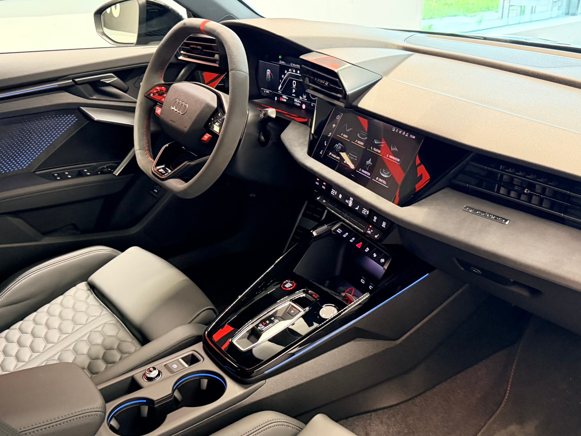 AUDI RS3 Sportback 2.5 TSI quattro S-tronic-image-18