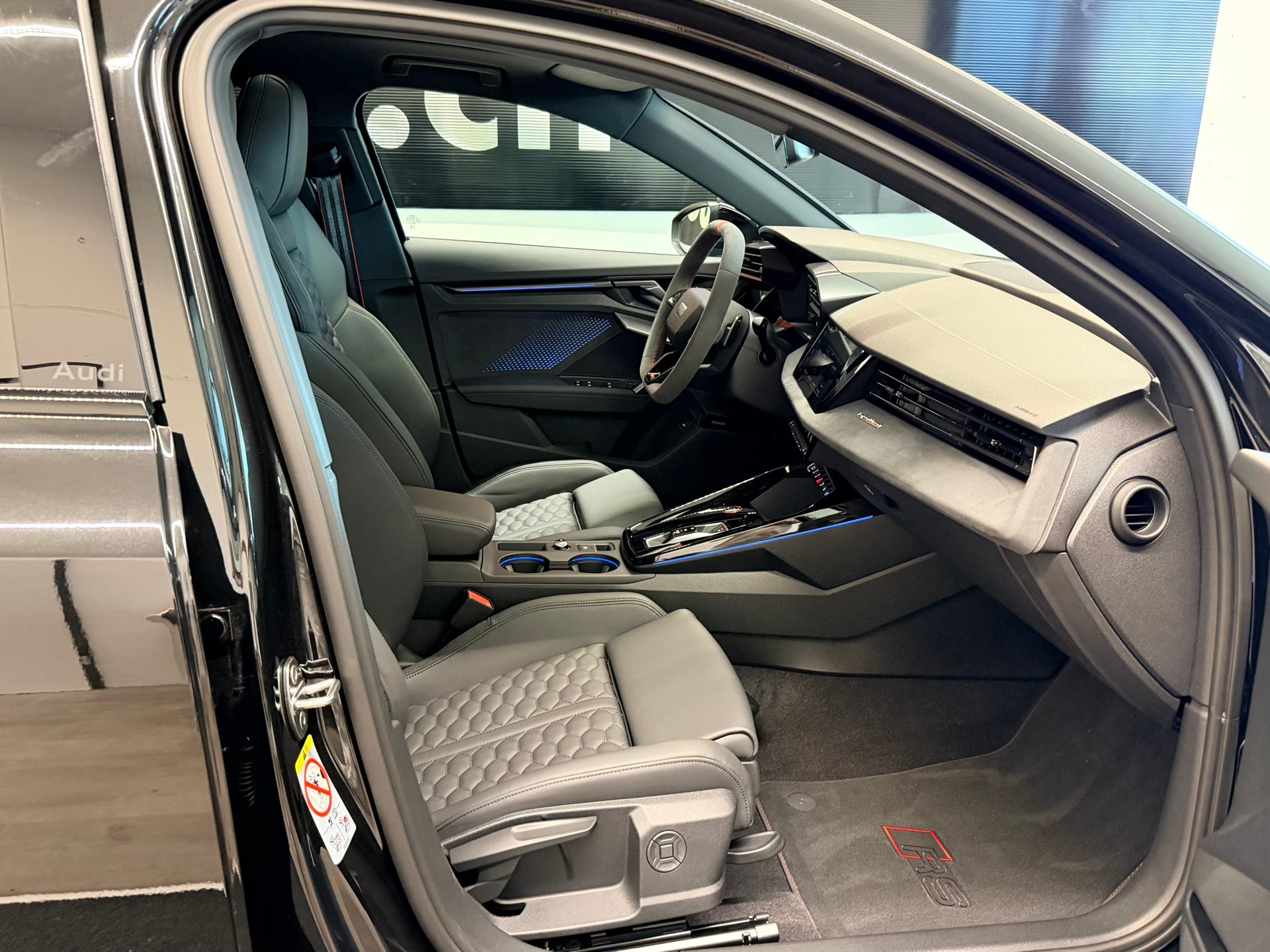AUDI RS3 Sportback 2.5 TSI quattro S-tronic-image-19