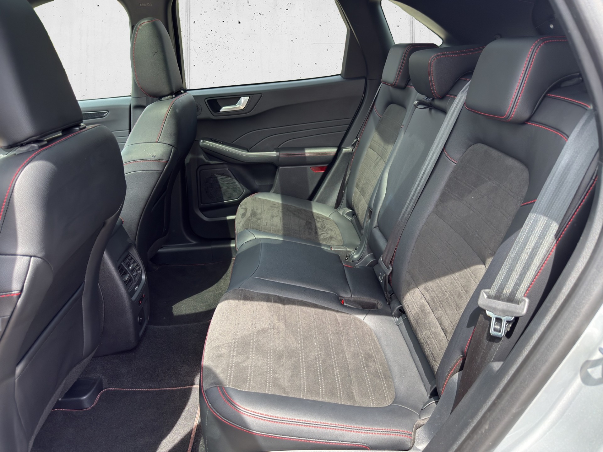 FORD Kuga 2.5 Plug-in Hybrid ST-Line X-image-12