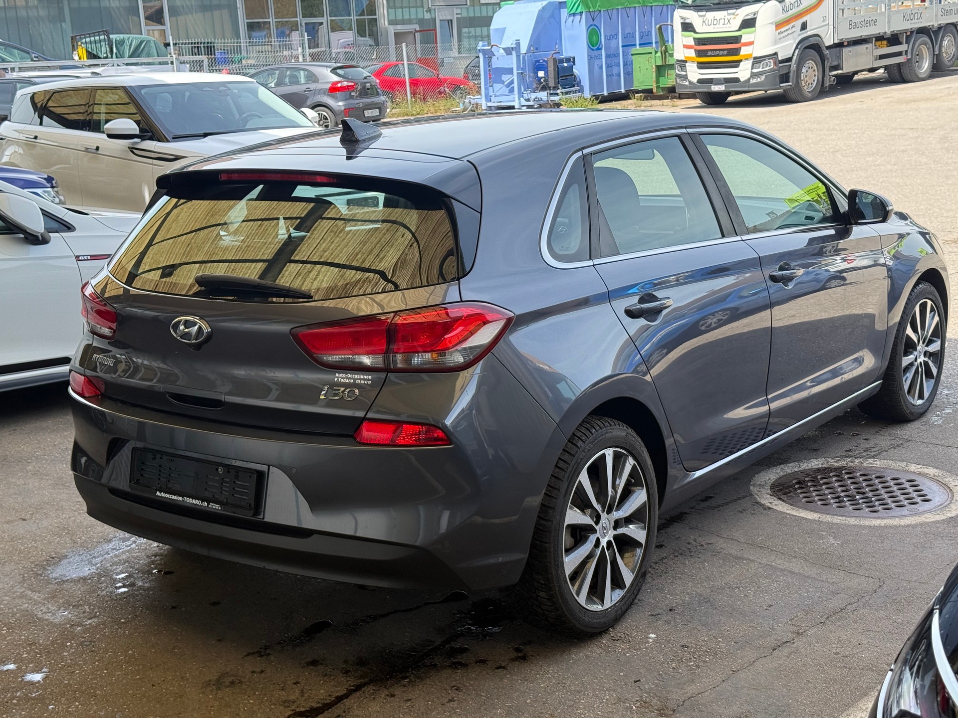 HYUNDAI i30 1.6 CRDi Amplia DCT-image-4