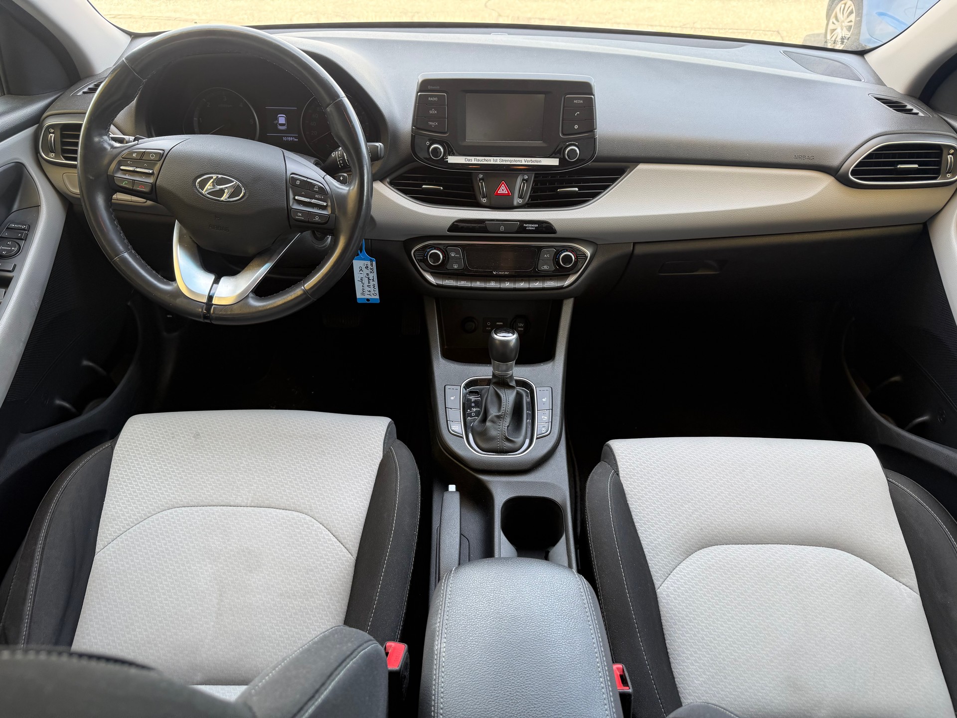 HYUNDAI i30 1.6 CRDi Amplia DCT-image-6