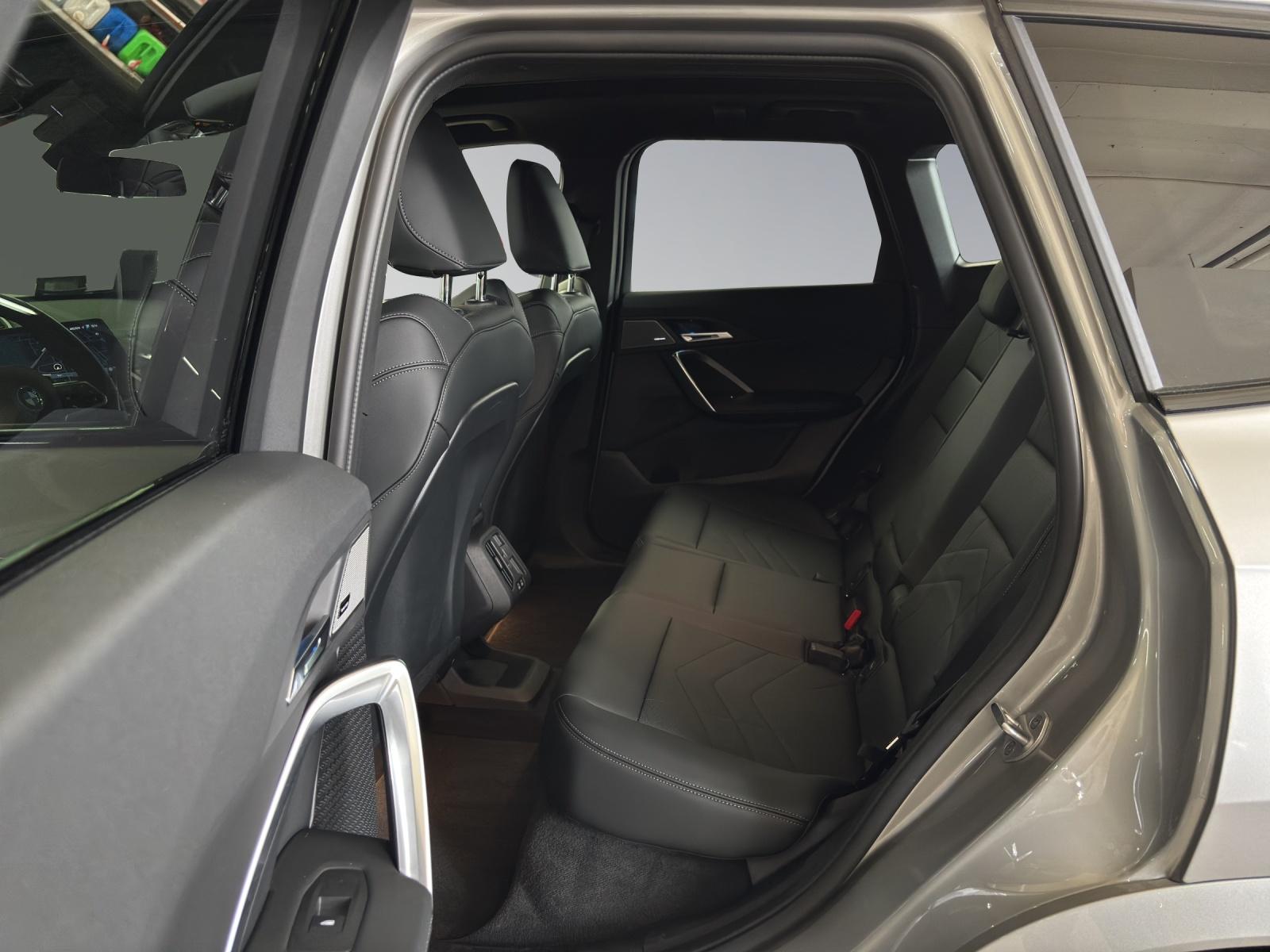 BMW X1 30e xDrive paddles-image-9