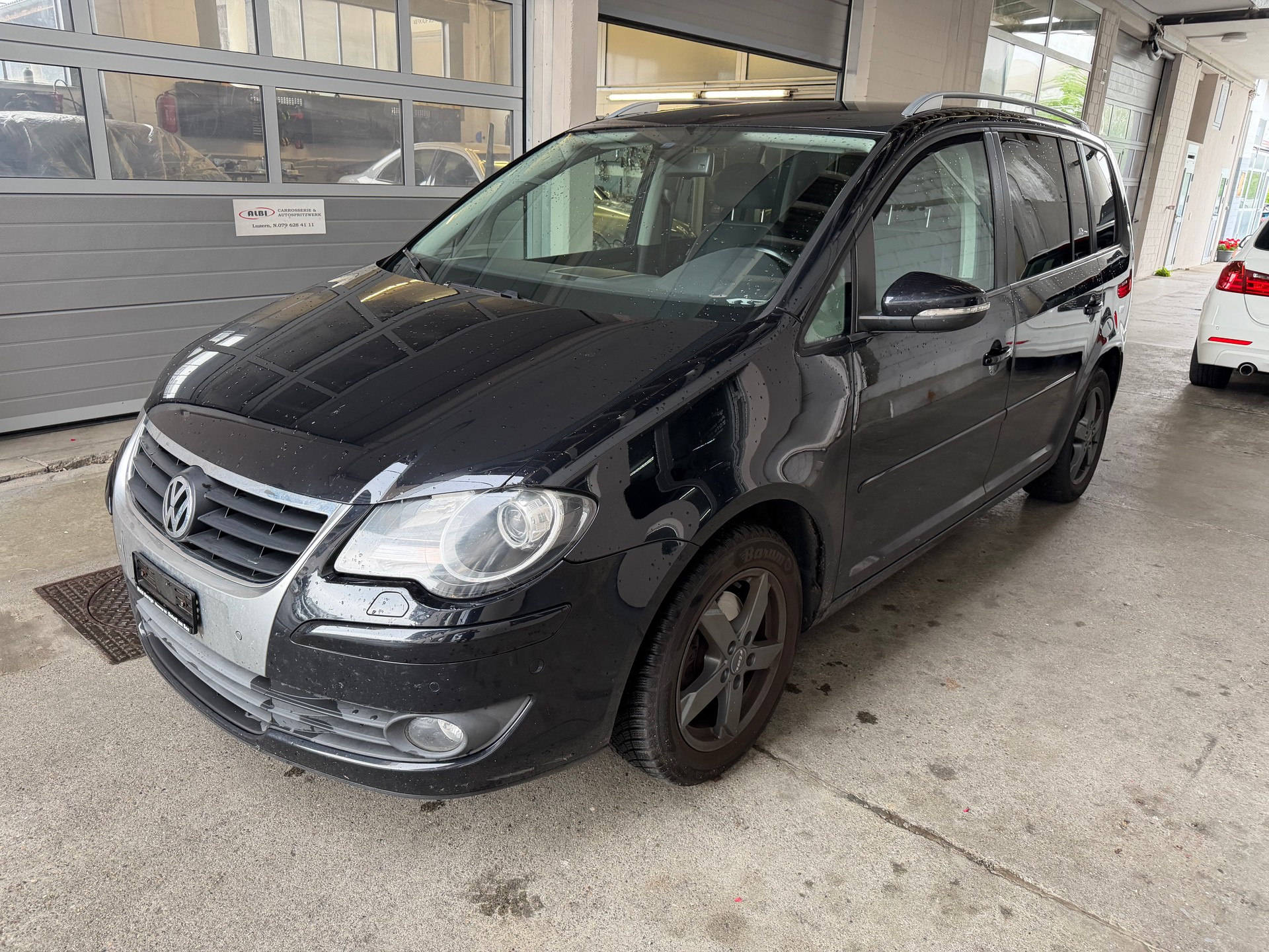 VW TOURAN-image-1