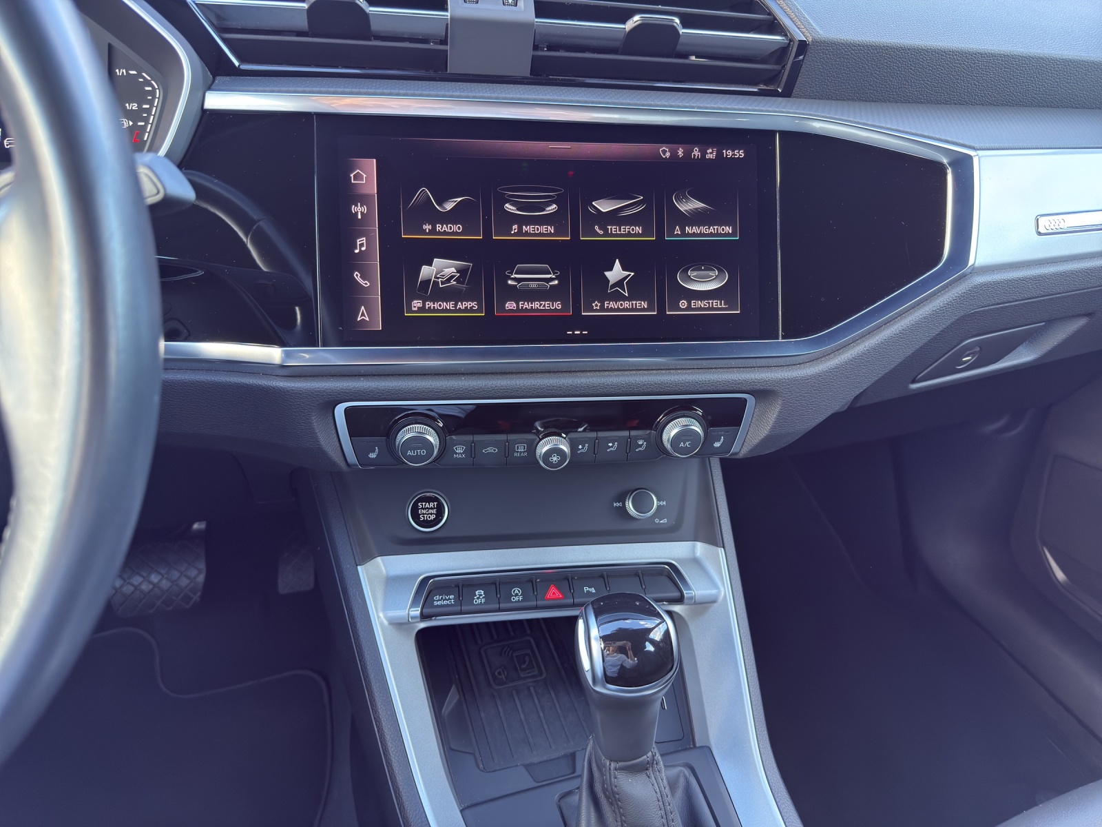 AUDI Q3 35 TDI advanced Attraction quattro S-tronic-image-10