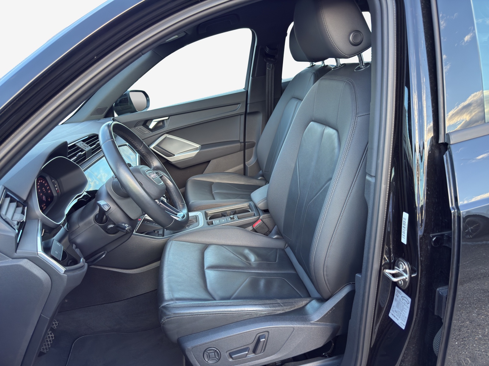 AUDI Q3 35 TDI advanced Attraction quattro S-tronic-image-7