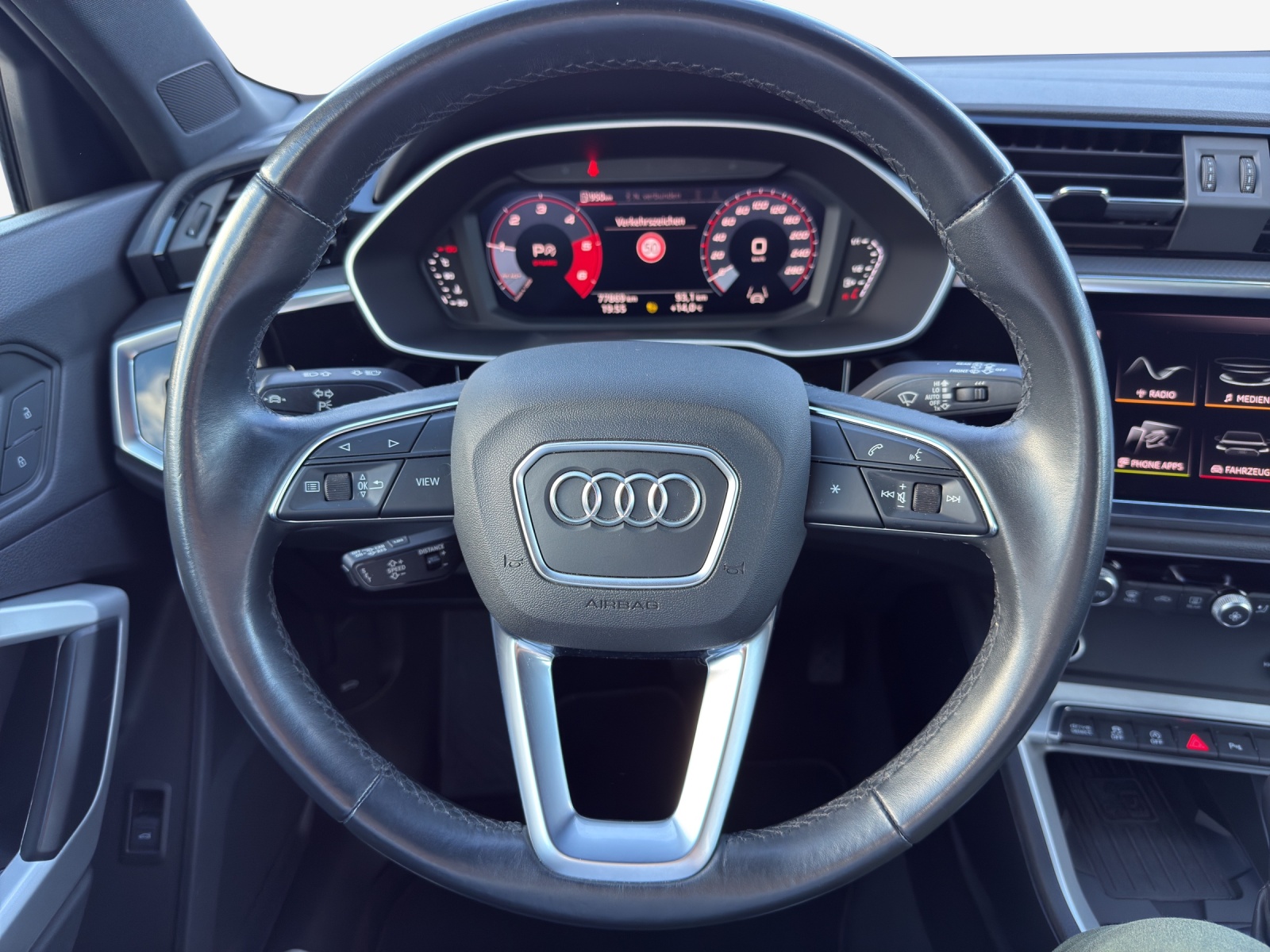 AUDI Q3 35 TDI advanced Attraction quattro S-tronic-image-9