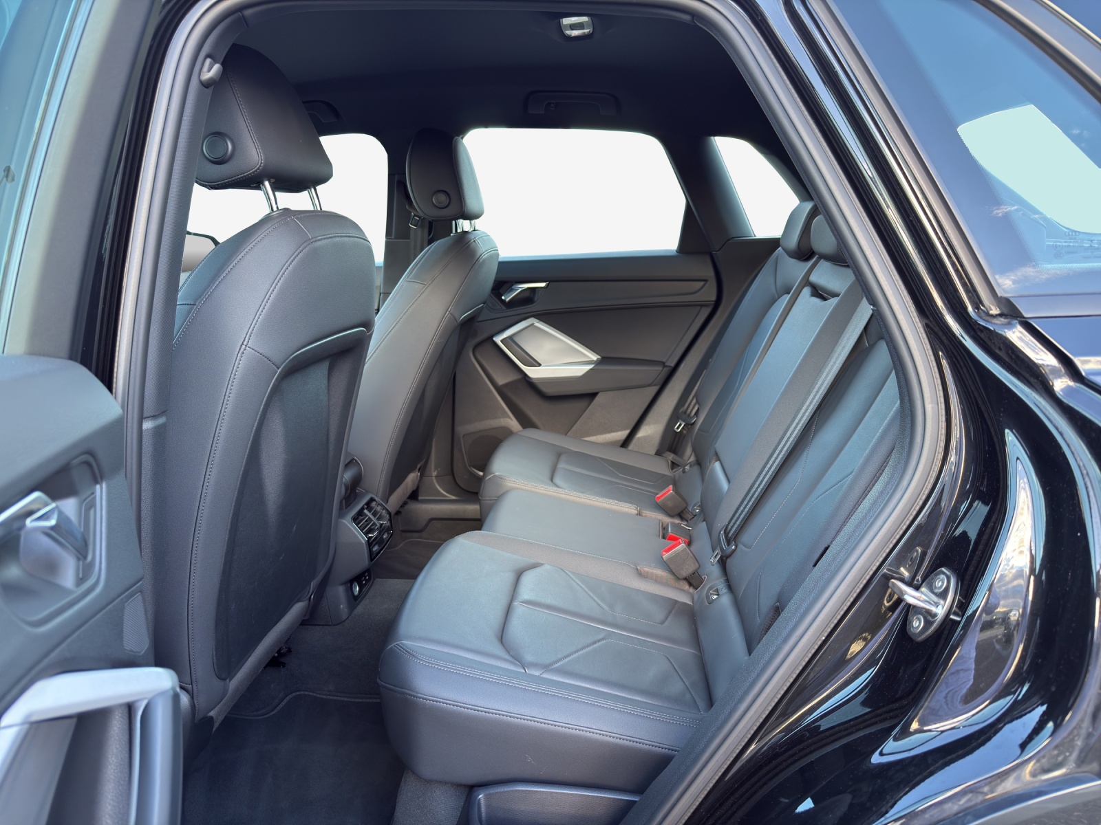 AUDI Q3 35 TDI advanced Attraction quattro S-tronic-image-11