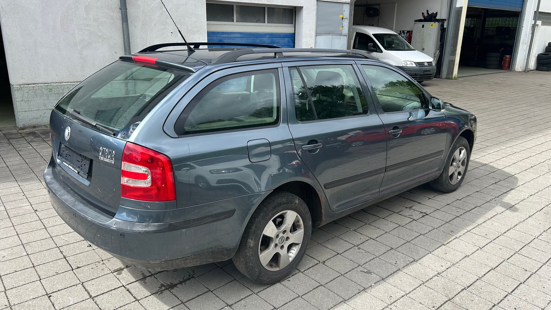 SKODA Octavia 1.9 TDI Adventure 4x4-image-4