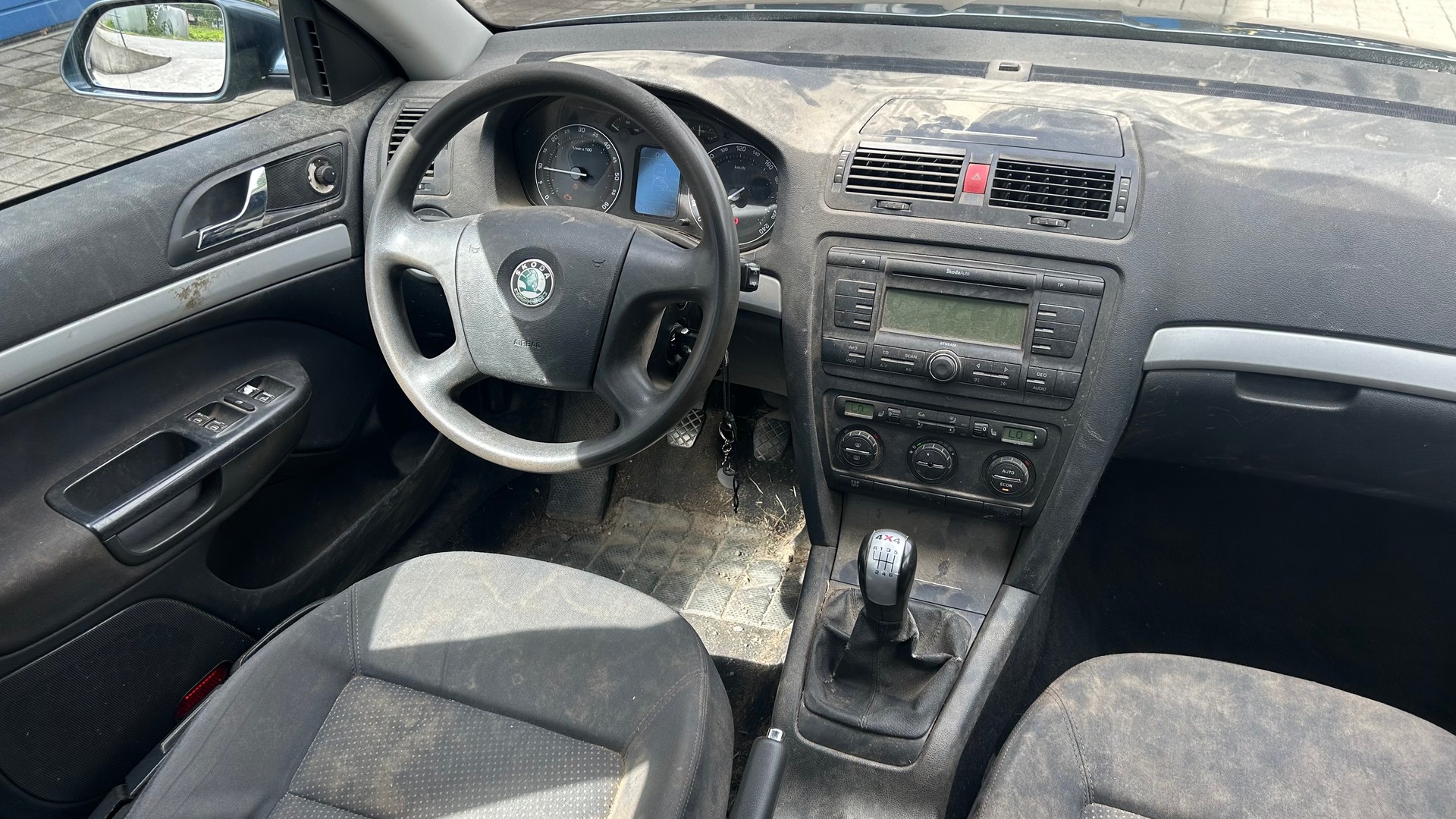 SKODA Octavia 1.9 TDI Adventure 4x4-image-8