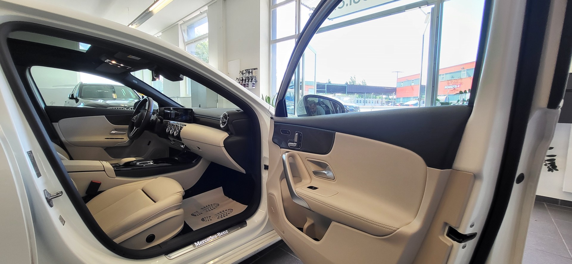 MERCEDES-BENZ A 200 Progressive 7G-DCT-image-12