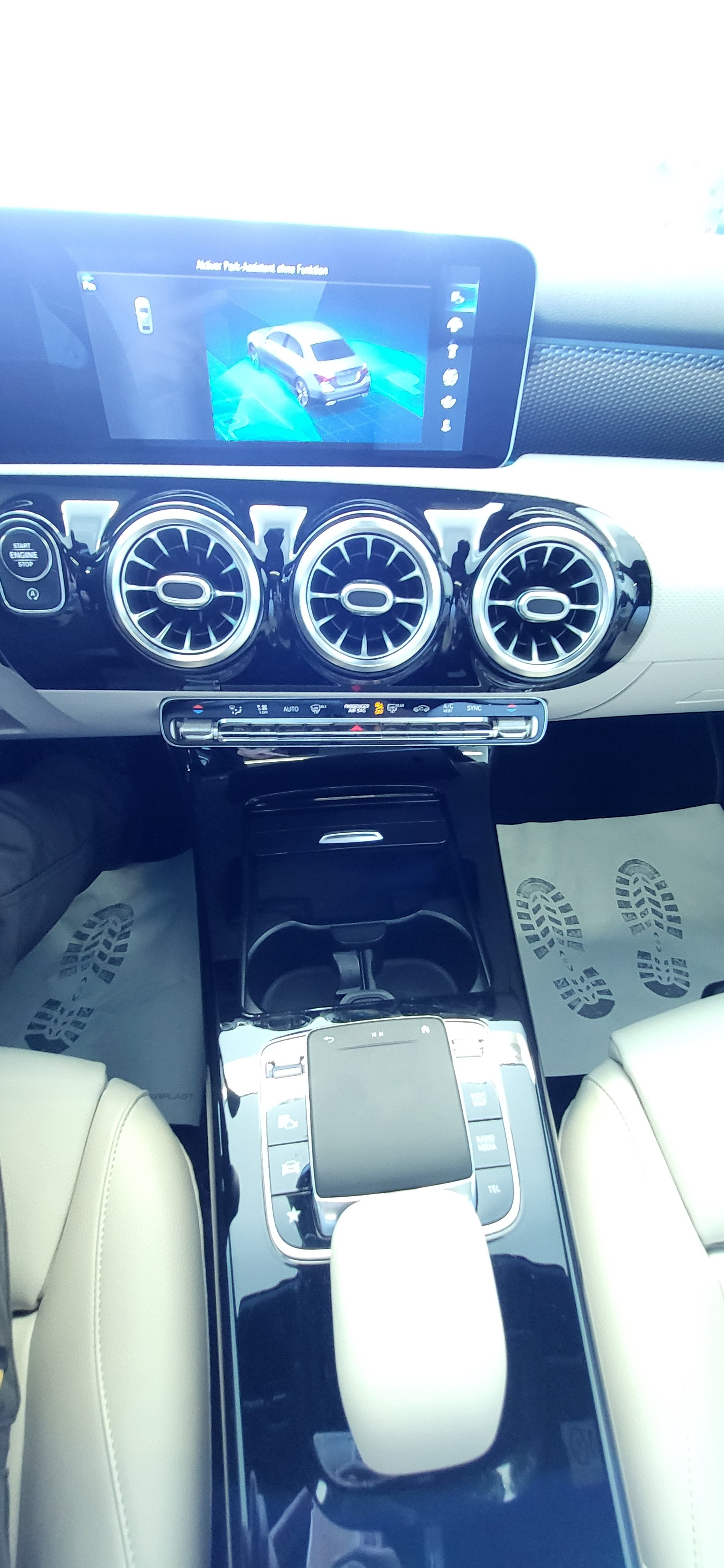MERCEDES-BENZ A 200 Progressive 7G-DCT-image-13