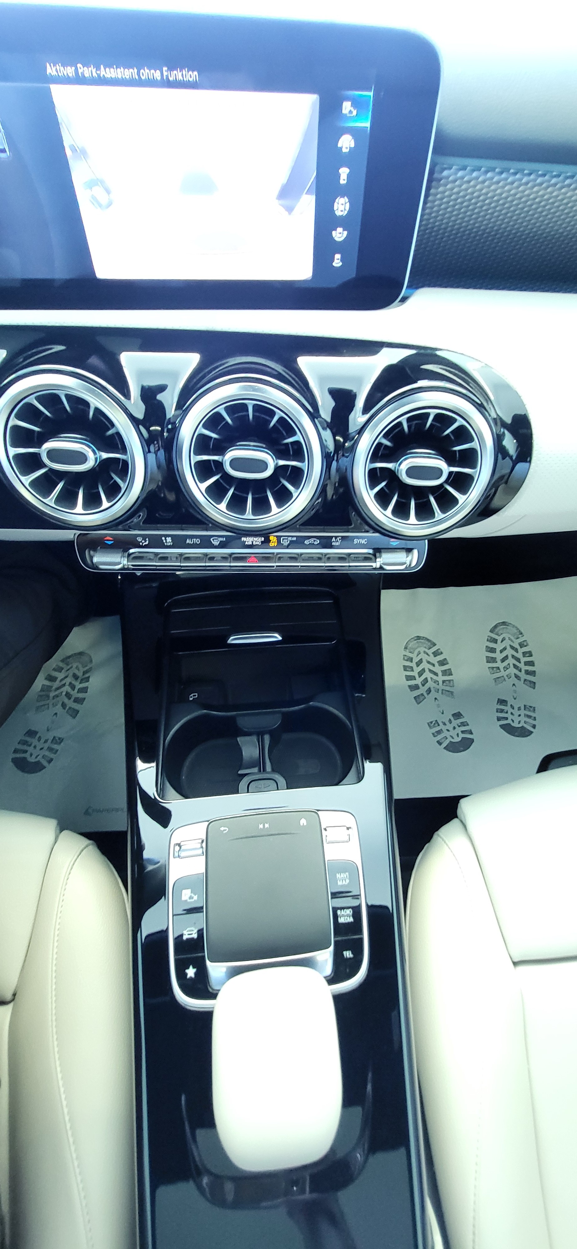 MERCEDES-BENZ A 200 Progressive 7G-DCT-image-14