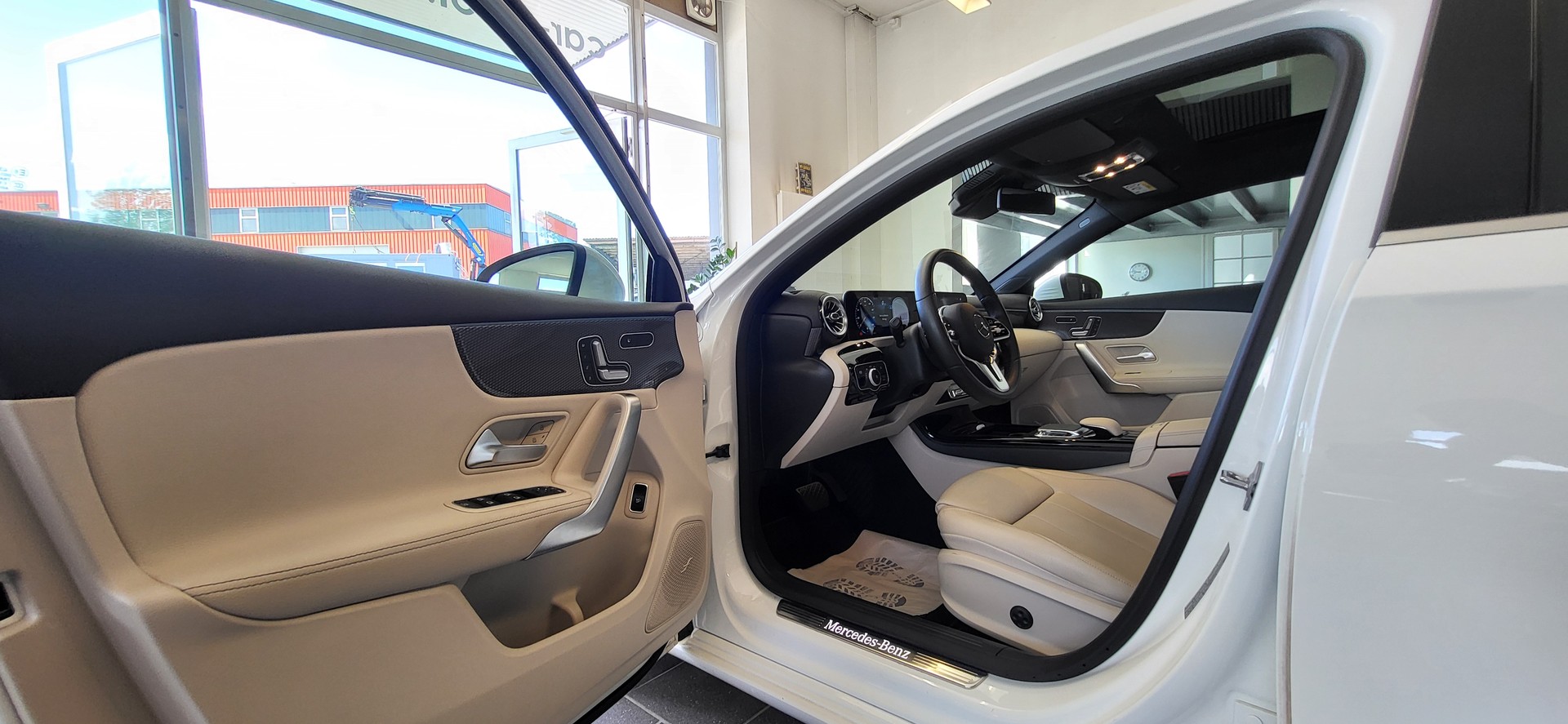 MERCEDES-BENZ A 200 Progressive 7G-DCT-image-6