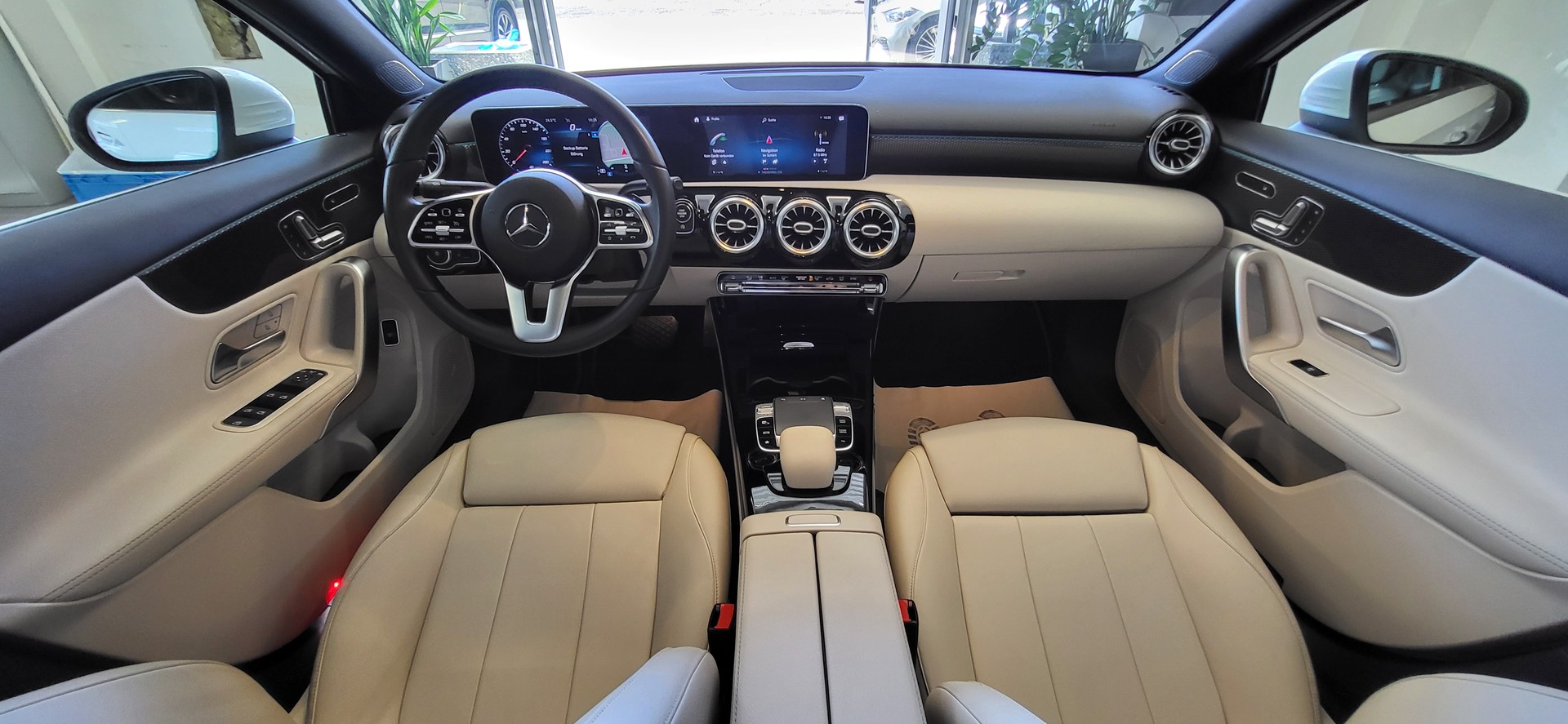 MERCEDES-BENZ A 200 Progressive 7G-DCT-image-5