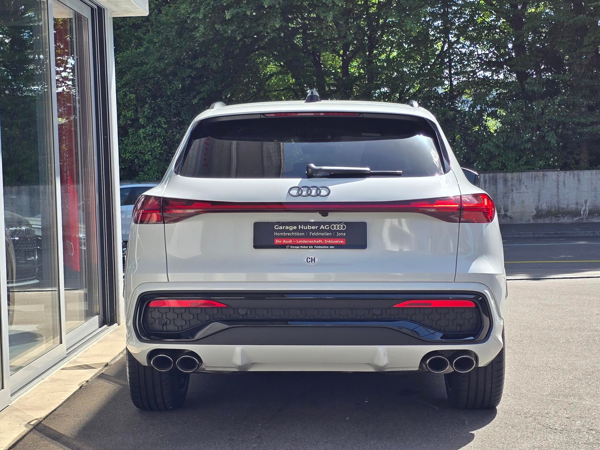 AUDI SQ5 TFSI quattro S-tronic-image-4