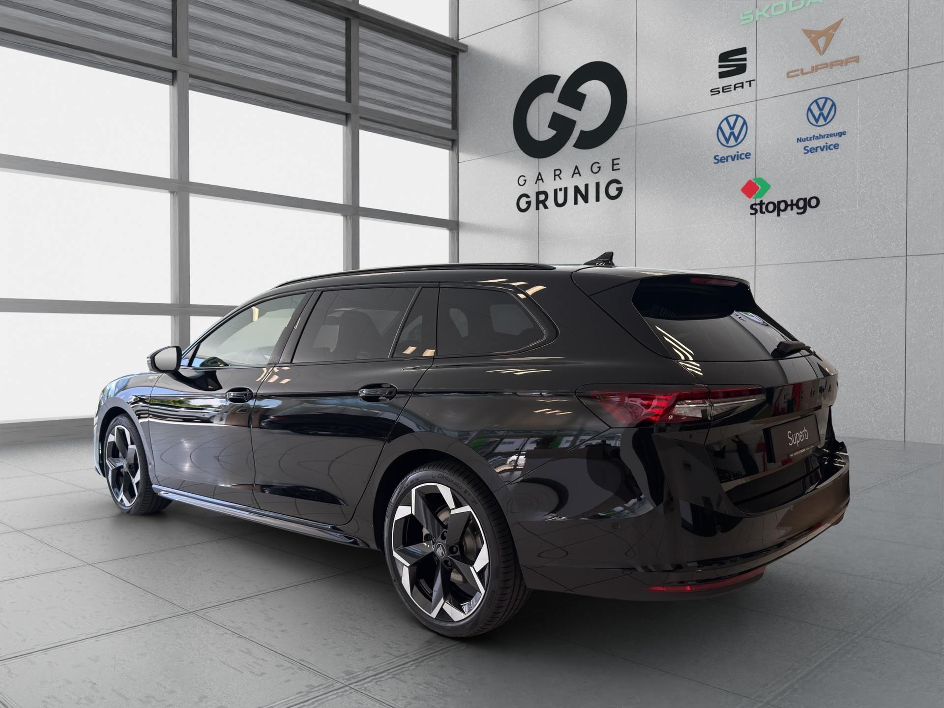 SKODA Superb Combi 2.0 TDi Sportline 4x4 DSG-image-3
