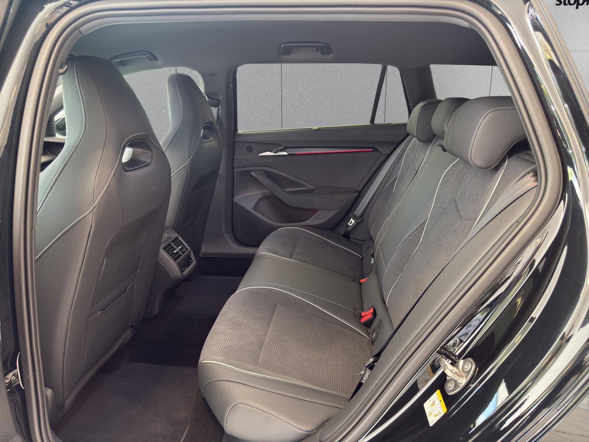SKODA Superb Combi 2.0 TDi Sportline 4x4 DSG-image-11