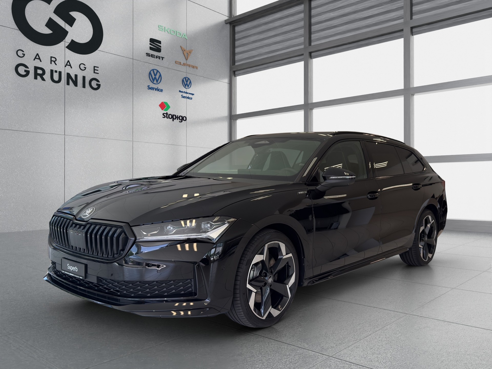 SKODA Superb Combi 2.0 TDi Sportline 4x4 DSG-image-0